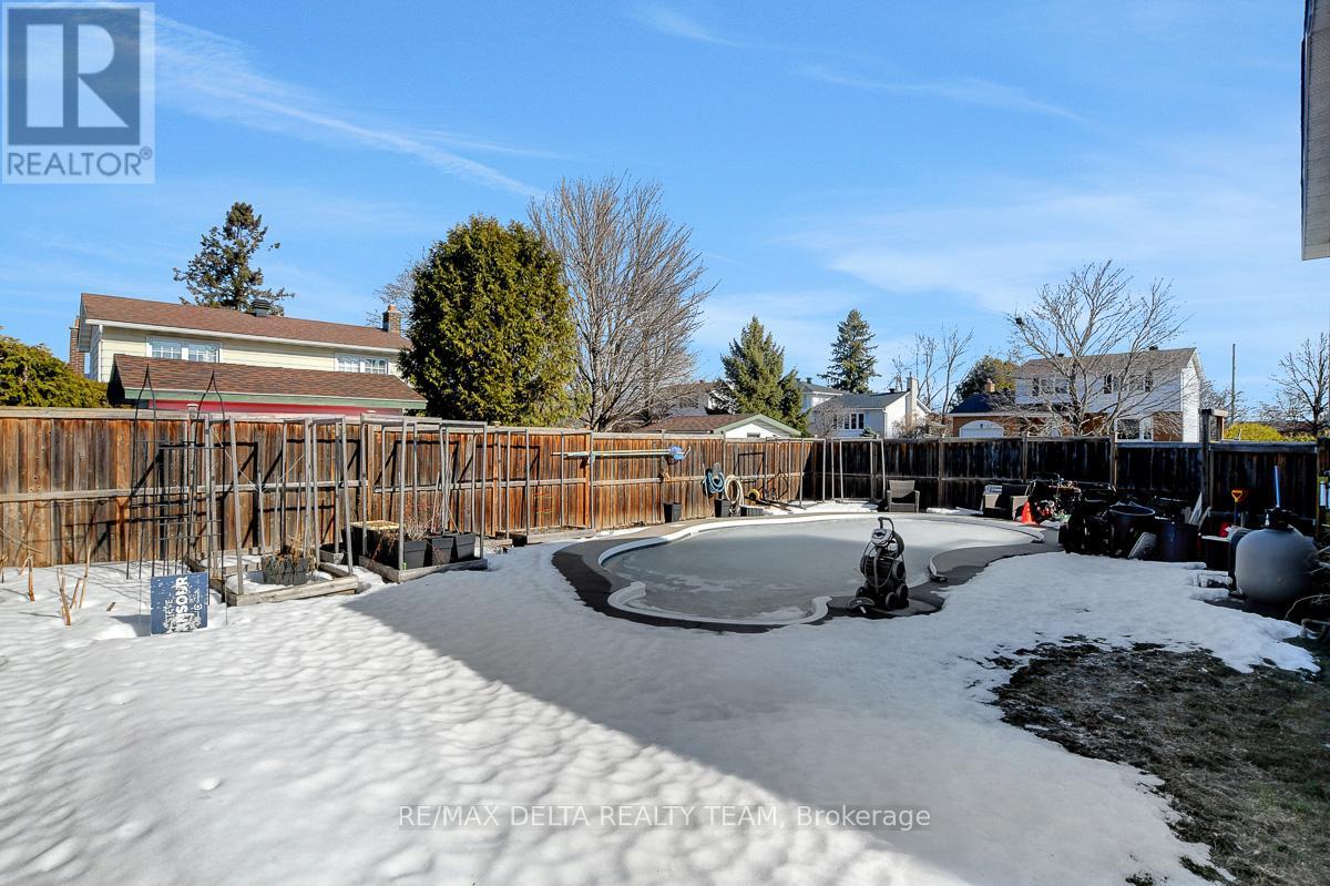 410 Phoenix Crescent, Ottawa, Ontario  K1E 2E9 - Photo 39 - X12878354