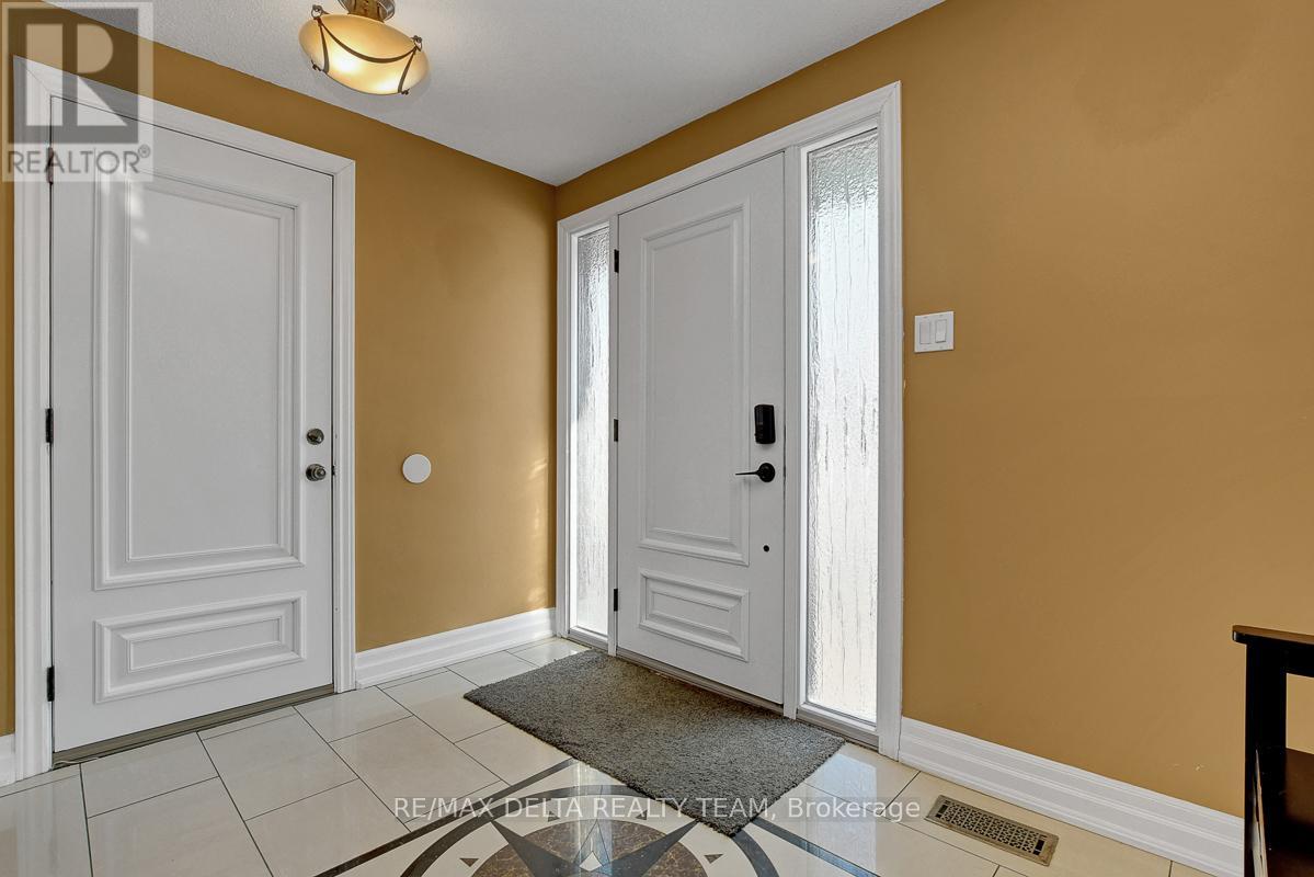 410 Phoenix Crescent, Ottawa, Ontario  K1E 2E9 - Photo 6 - X12878354