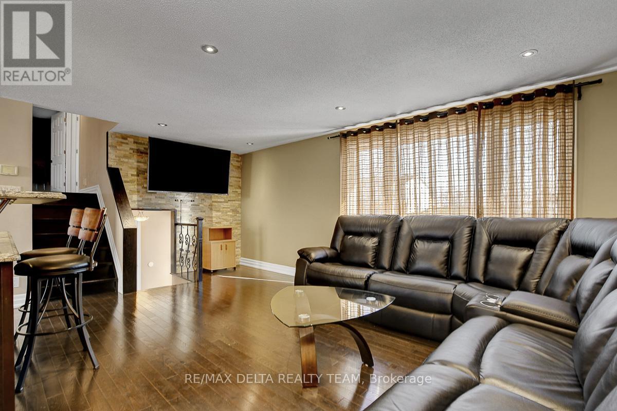 410 Phoenix Crescent, Ottawa, Ontario  K1E 2E9 - Photo 9 - X12878354