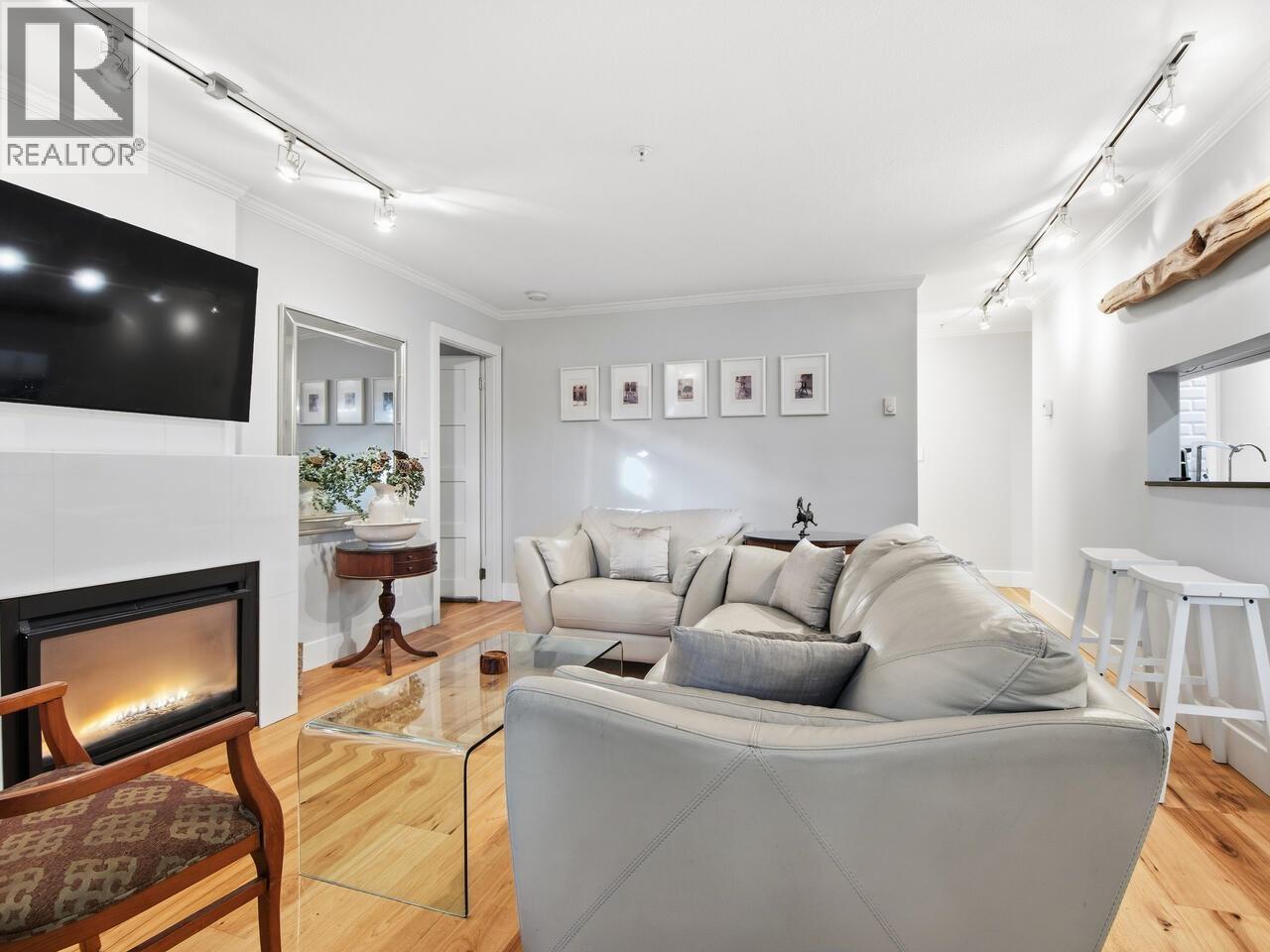 105 518 Thirteenth Street, New Westminster, British Columbia  V3M 4L9 - Photo 3 - R3092070