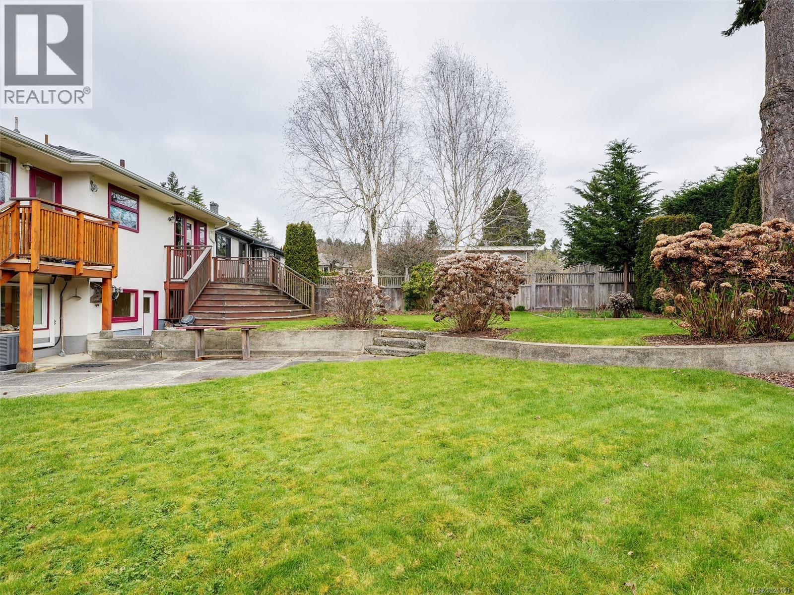 3911 Dawe Rd, Saanich, British Columbia  V8N 4H5 - Photo 24 - 1026101