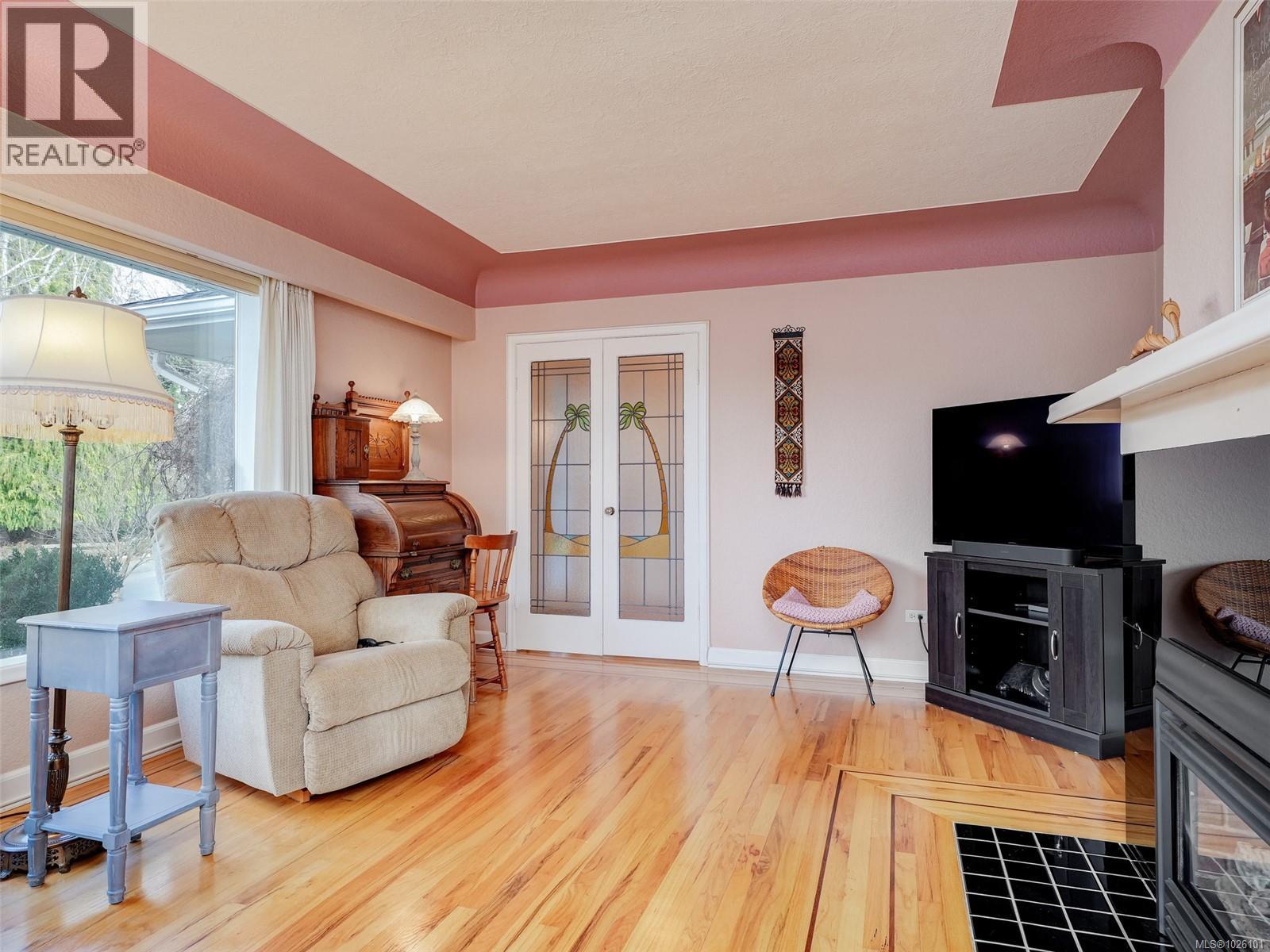 3911 Dawe Rd, Saanich, British Columbia  V8N 4H5 - Photo 3 - 1026101