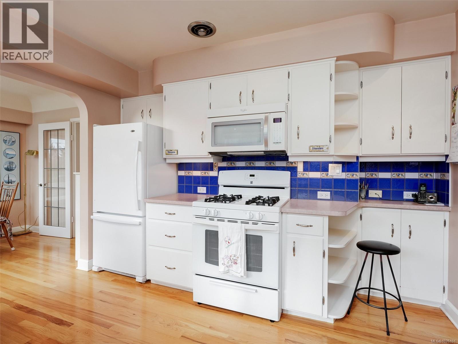 3911 Dawe Rd, Saanich, British Columbia  V8N 4H5 - Photo 7 - 1026101