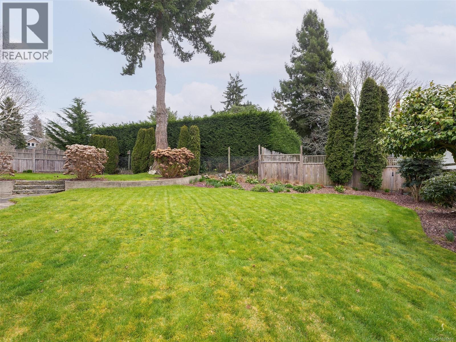 3911 Dawe Rd, Saanich, British Columbia  V8N 4H5 - Photo 19 - 1026101