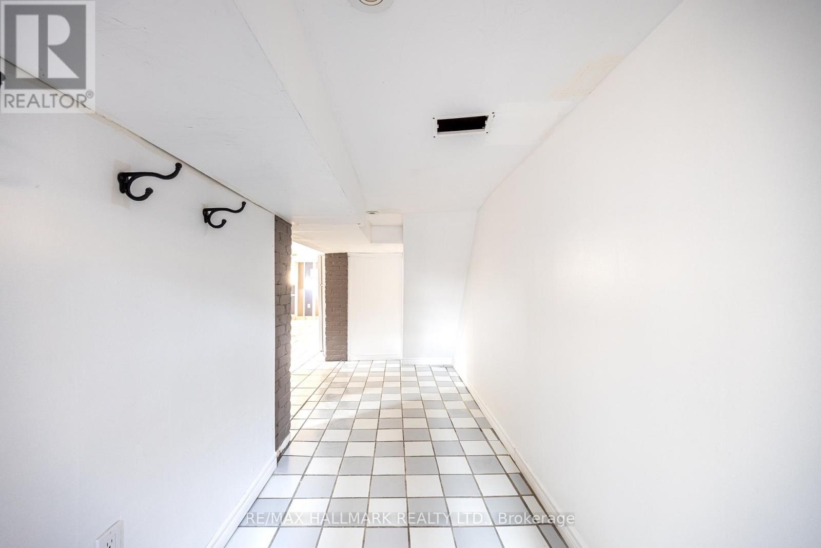 31 Kildonan Road, Toronto (East End-Danforth), Ontario  M4E 2N5 - Photo 16 - E12878378