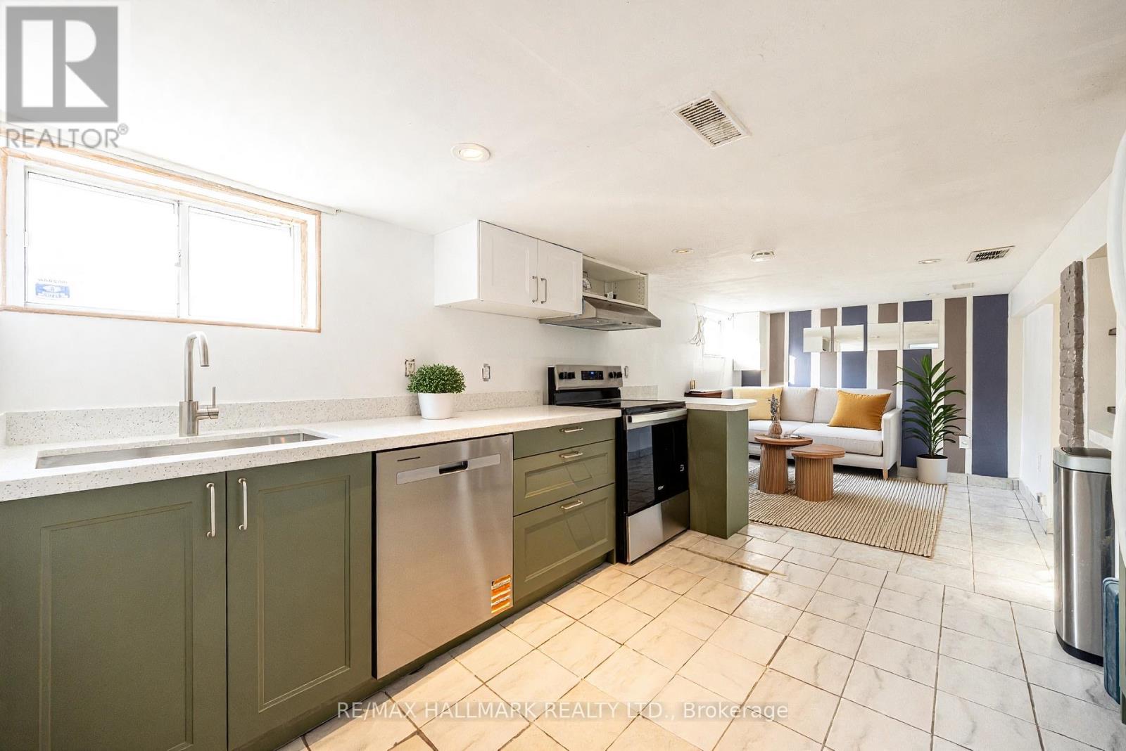 31 Kildonan Road, Toronto (East End-Danforth), Ontario  M4E 2N5 - Photo 2 - E12878378