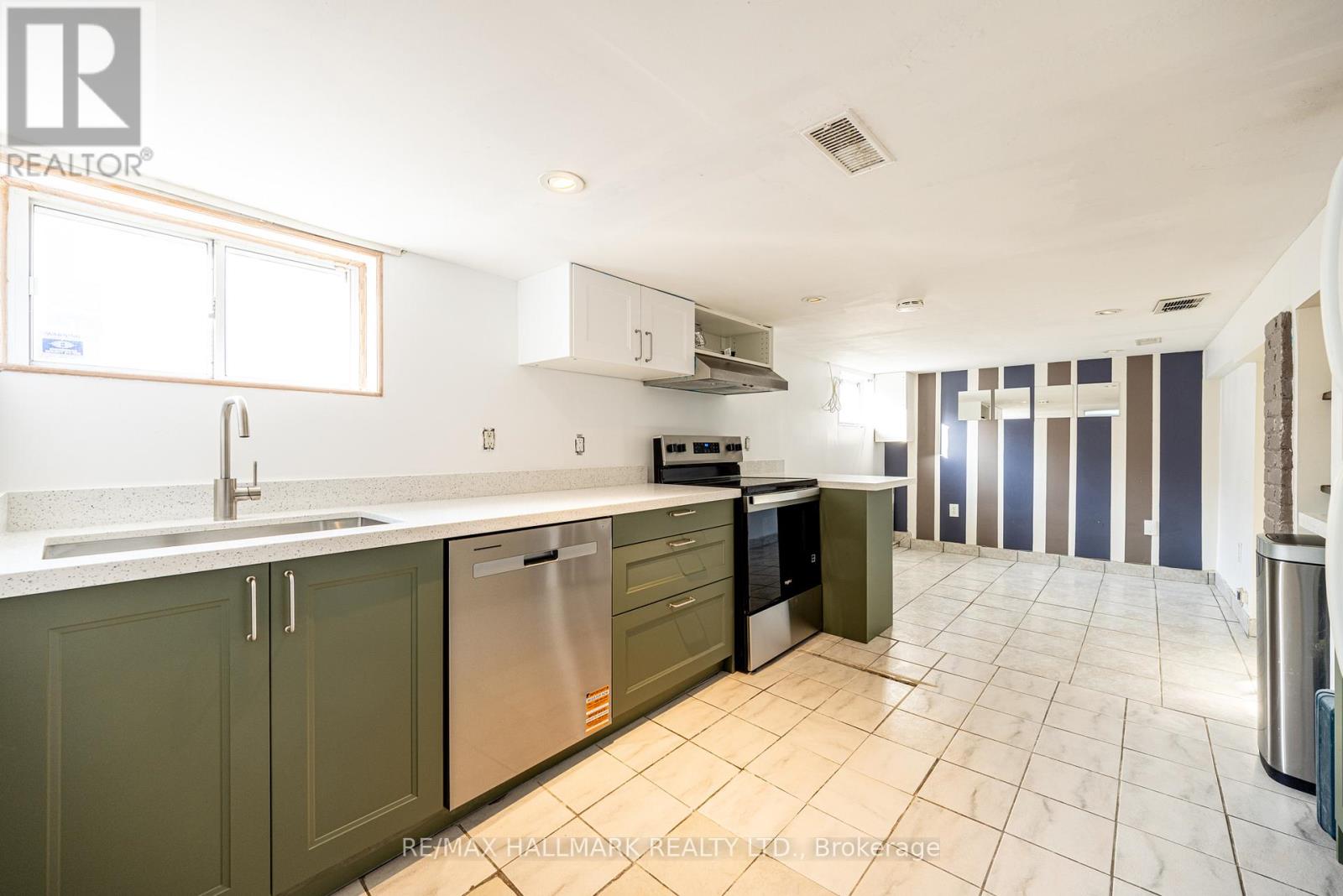 31 Kildonan Road, Toronto (East End-Danforth), Ontario  M4E 2N5 - Photo 3 - E12878378