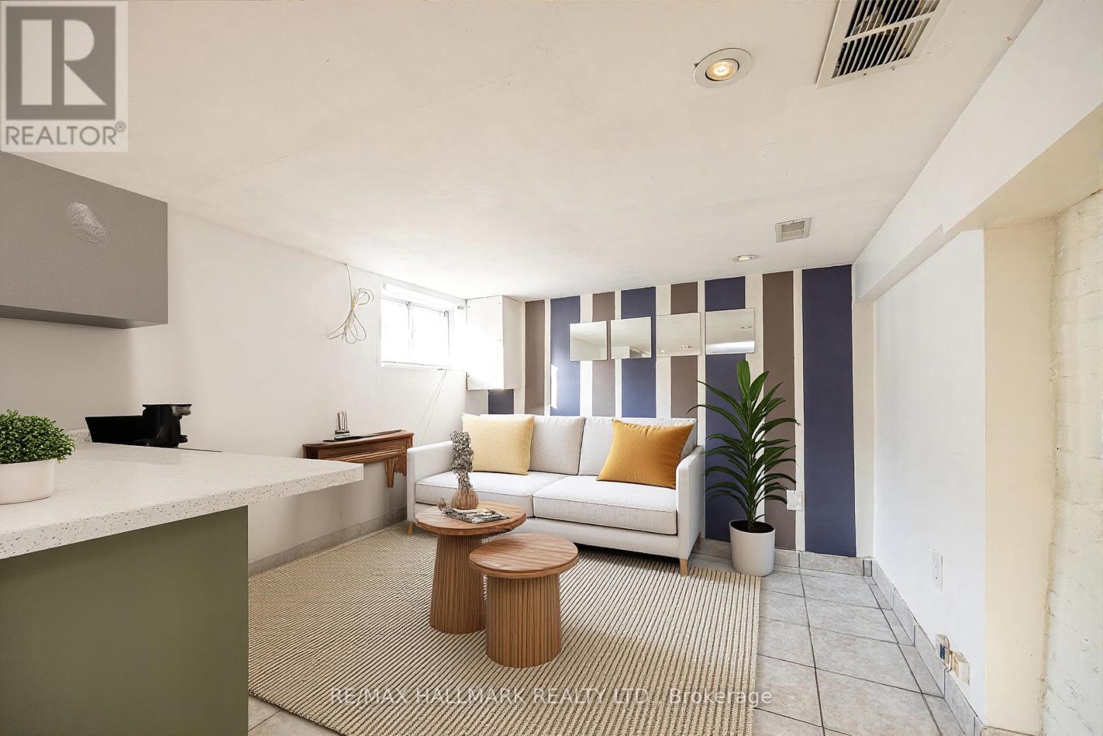 31 Kildonan Road, Toronto (East End-Danforth), Ontario  M4E 2N5 - Photo 5 - E12878378