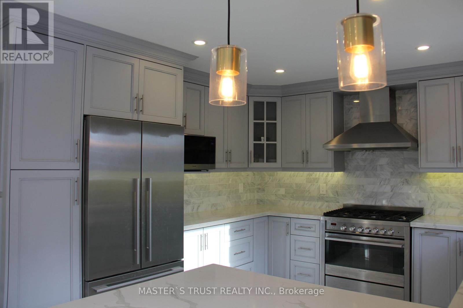 125 Purcell (Upper) Square, Toronto (Steeles), Ontario  M1V 3Y9 - Photo 2 - E12878396