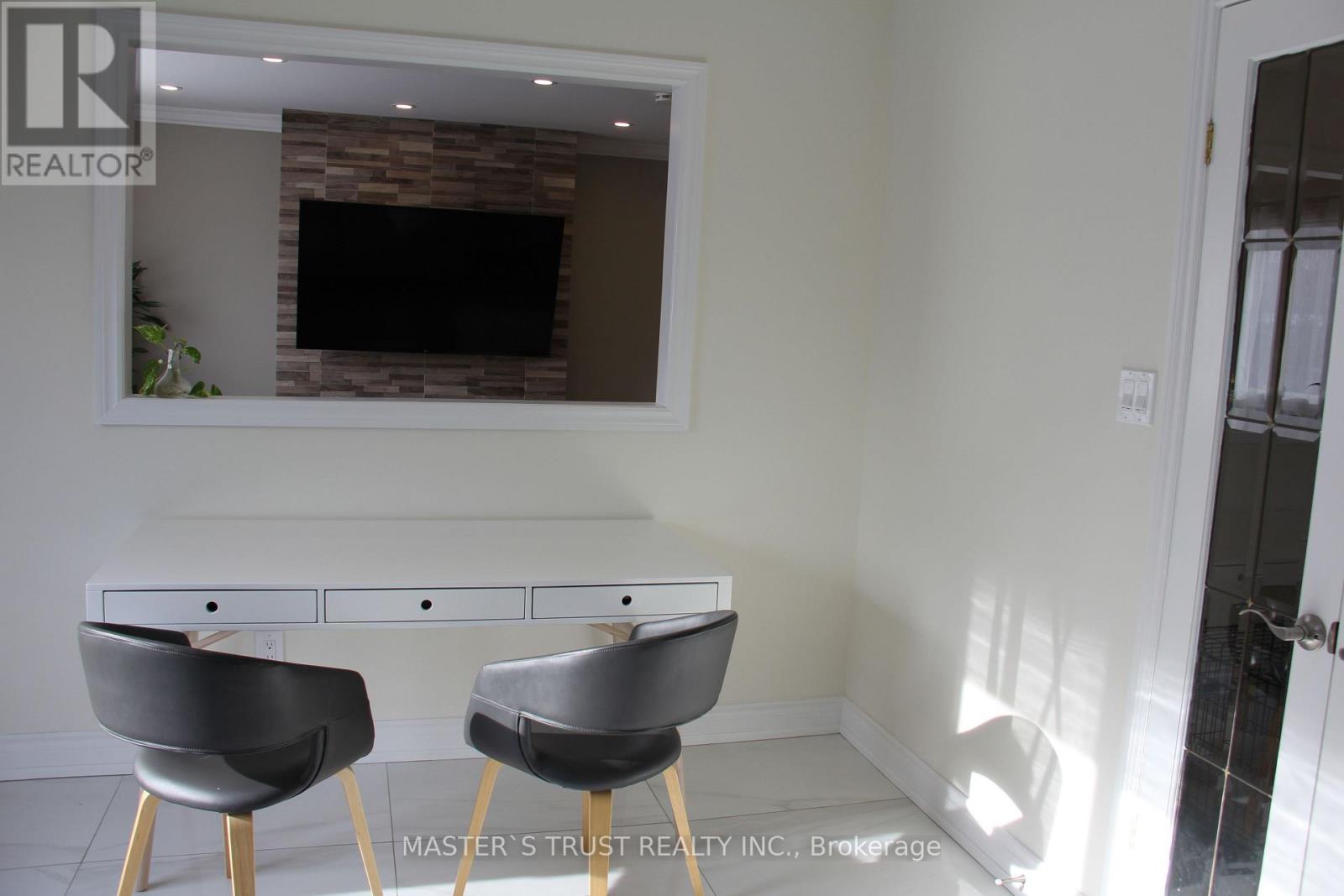 125 Purcell (Upper) Square, Toronto (Steeles), Ontario  M1V 3Y9 - Photo 4 - E12878396