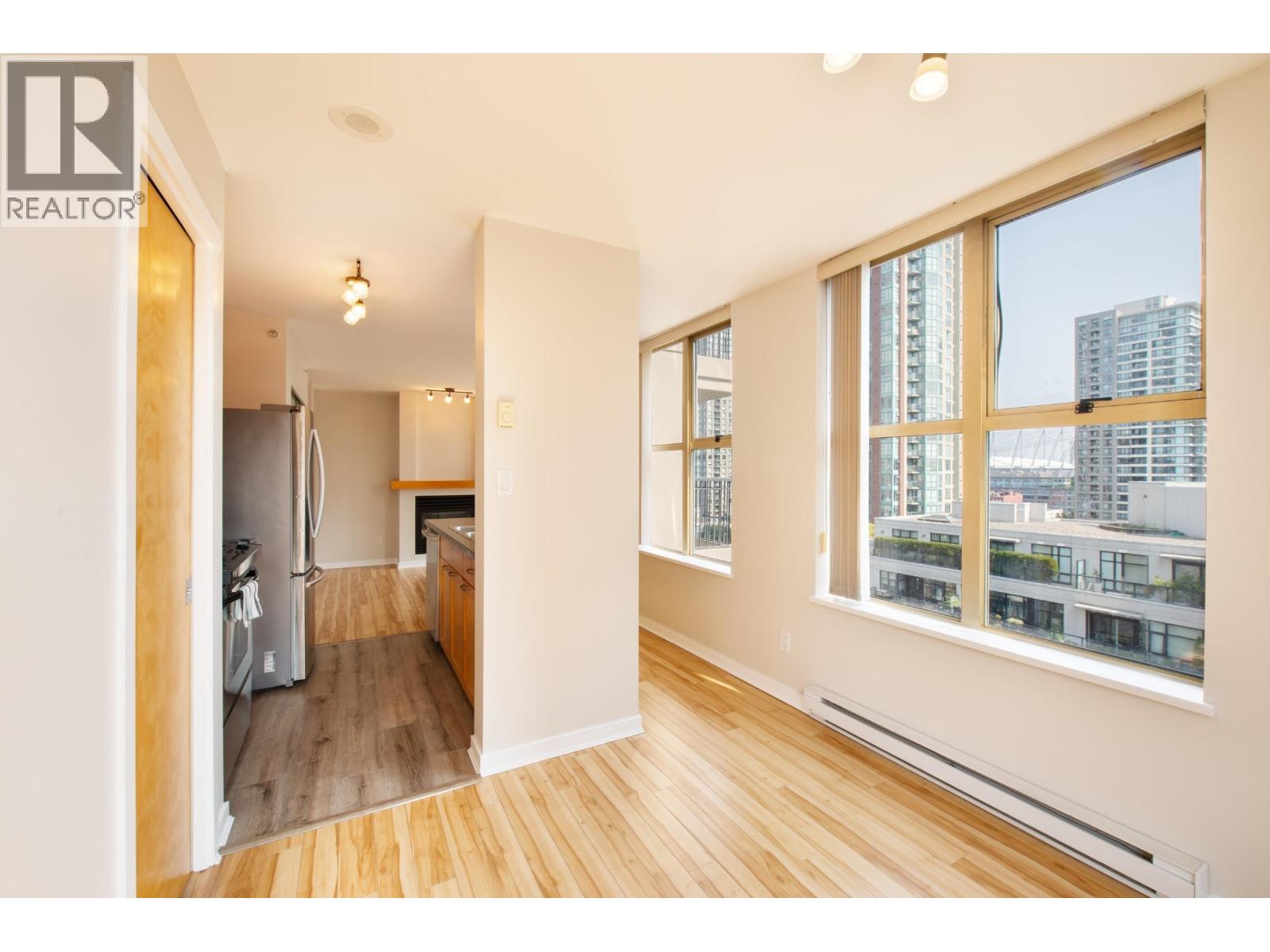 1007 989 Richards Street, Vancouver, British Columbia  V6B 6R6 - Photo 2 - R3099403