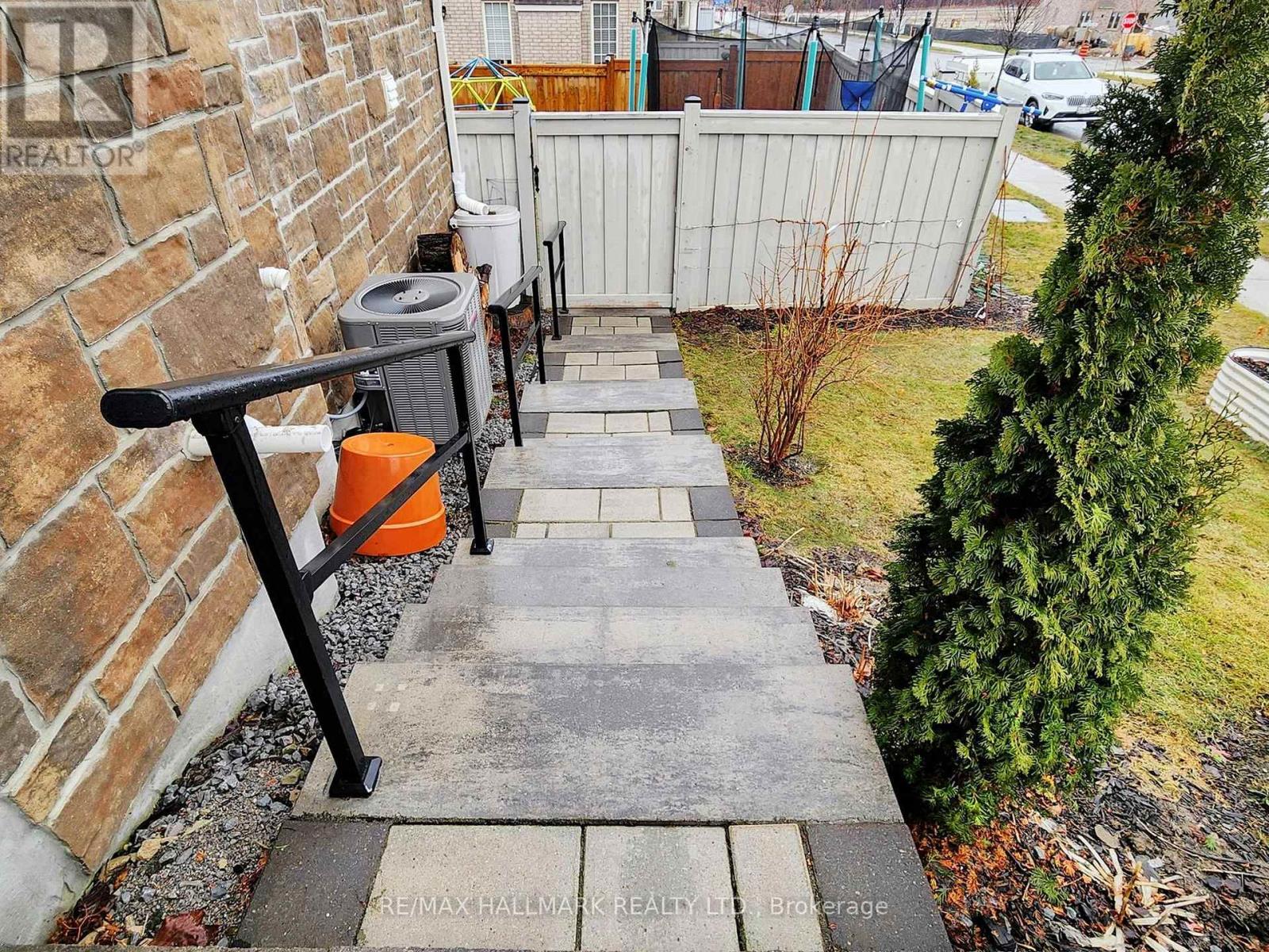 86 Murray Leonard Lane, East Gwillimbury, Ontario  L9N 0Z6 - Photo 8 - N12878364