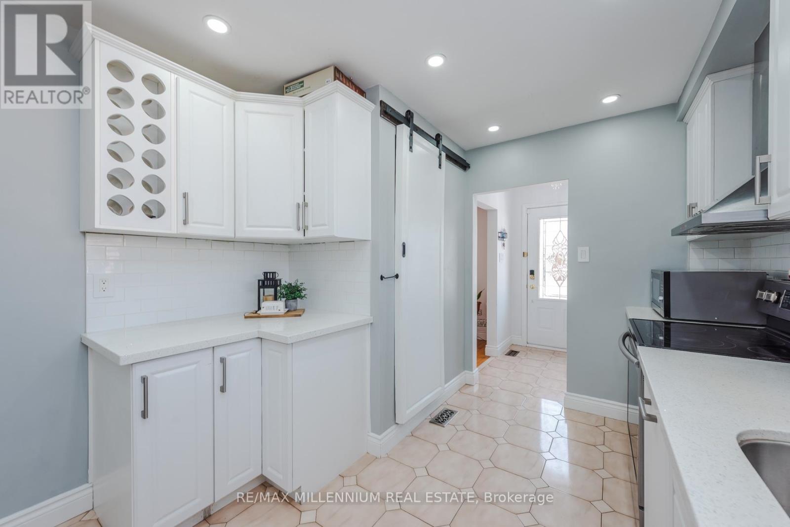 13 Cumberland Drive, Brampton, Ontario  L6V 1W5 - Photo 11 - W12878352