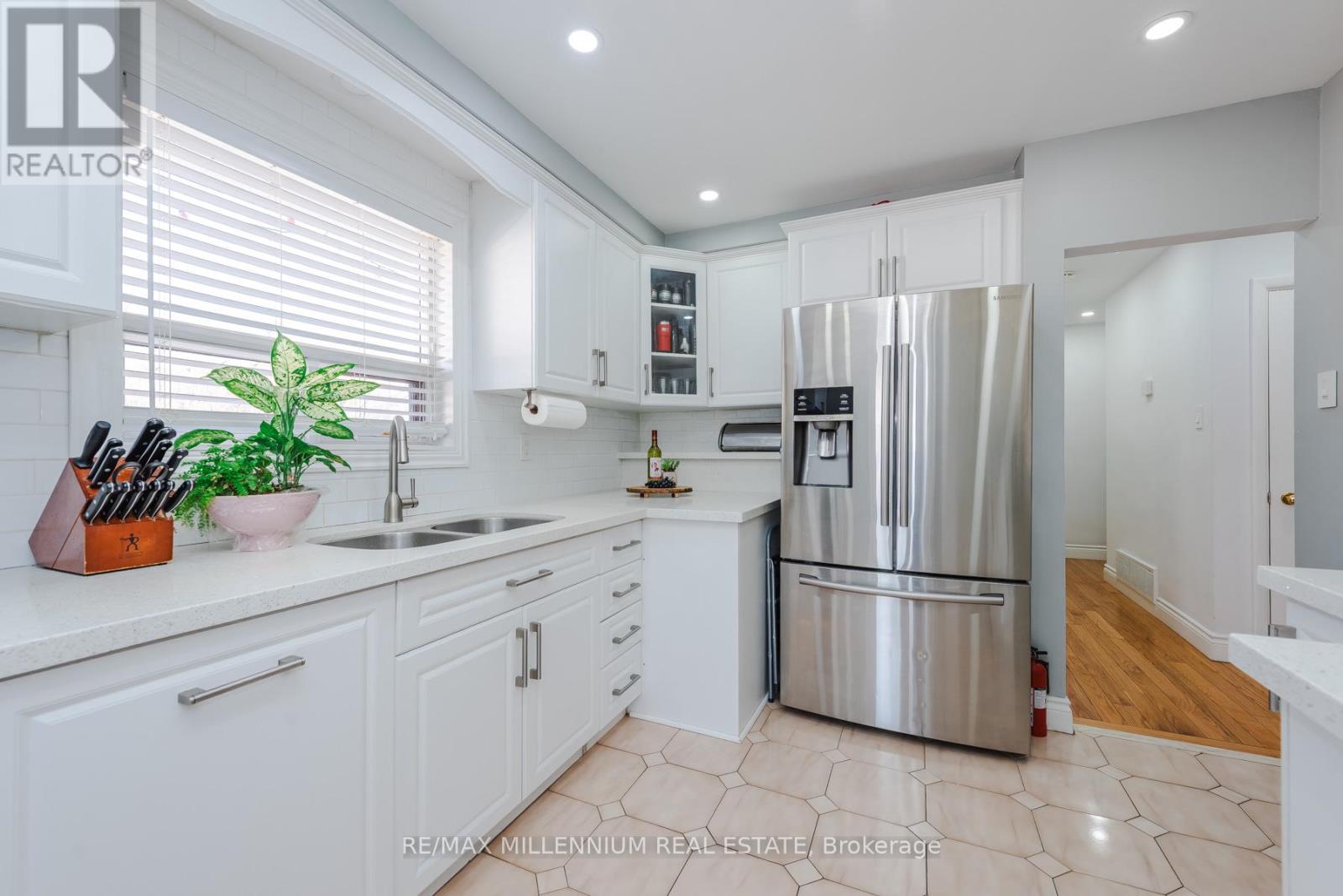 13 Cumberland Drive, Brampton, Ontario  L6V 1W5 - Photo 12 - W12878352