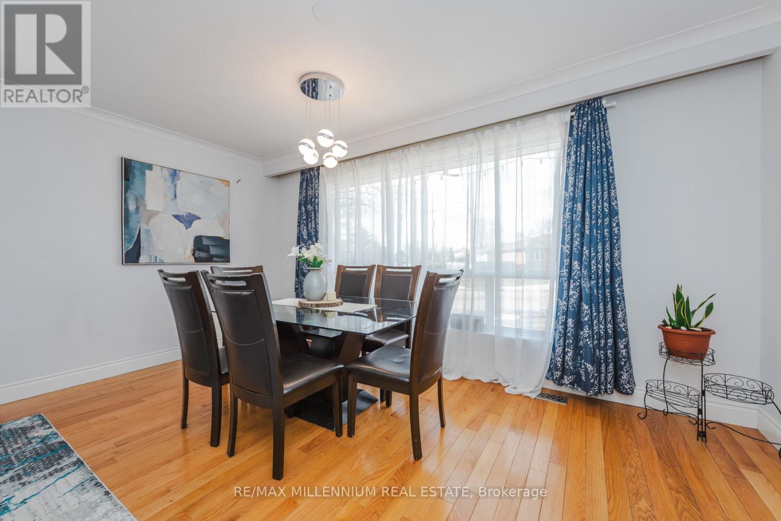 13 Cumberland Drive, Brampton, Ontario  L6V 1W5 - Photo 2 - W12878352