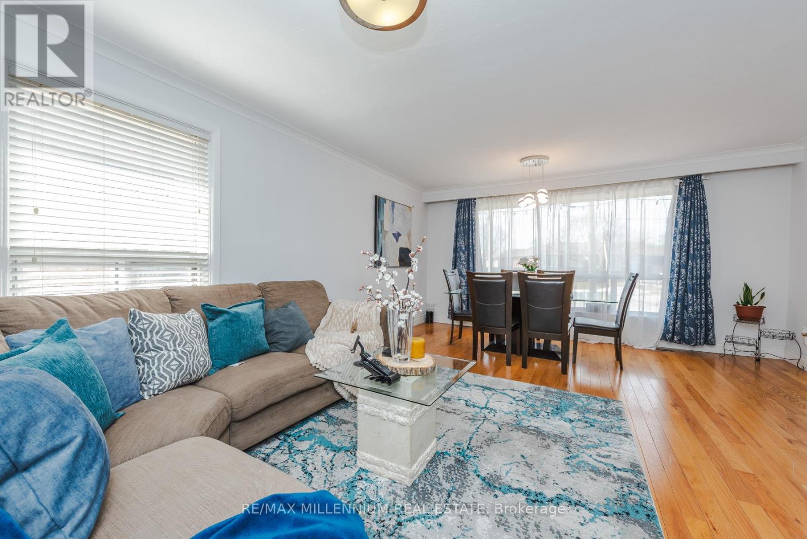 13 Cumberland Drive, Brampton, Ontario  L6V 1W5 - Photo 3 - W12878352