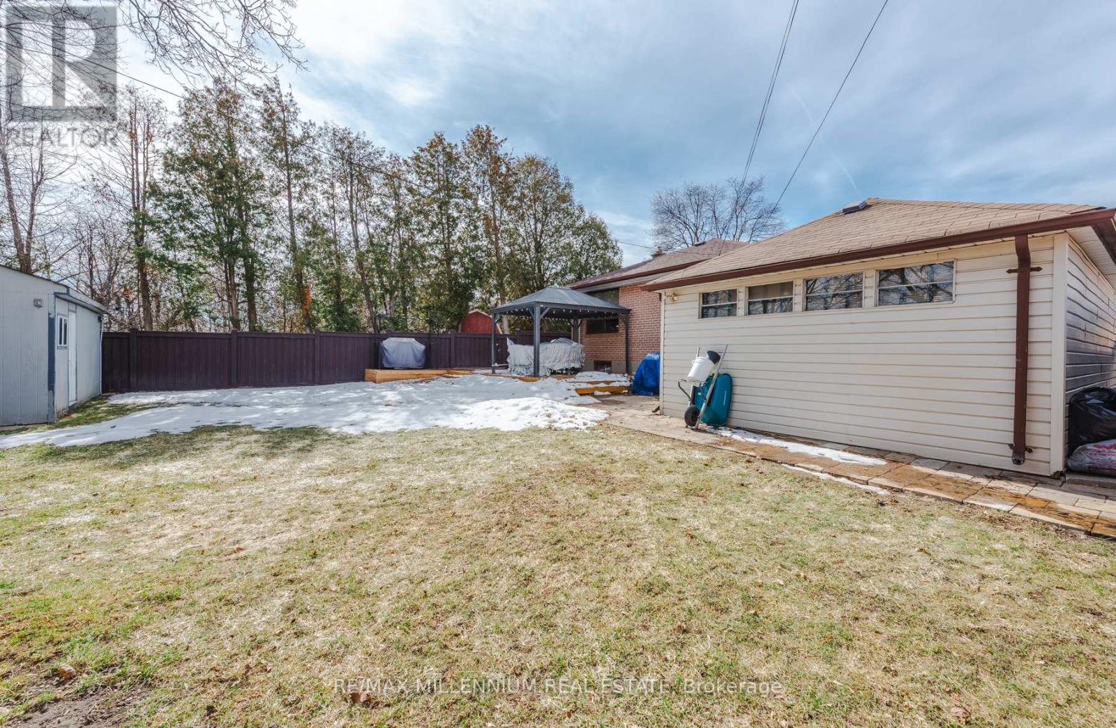 13 Cumberland Drive, Brampton, Ontario  L6V 1W5 - Photo 43 - W12878352