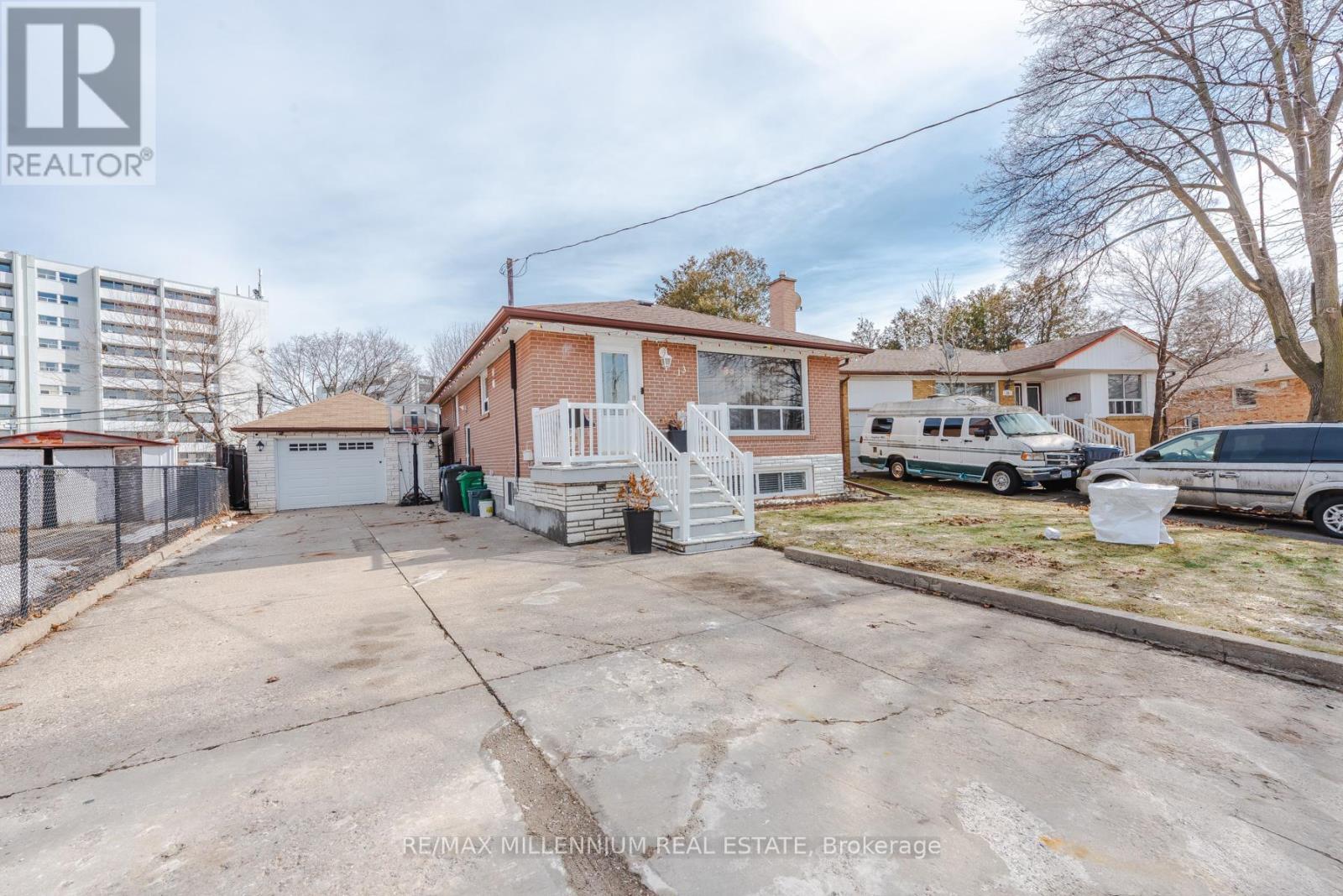 13 Cumberland Drive, Brampton, Ontario  L6V 1W5 - Photo 49 - W12878352