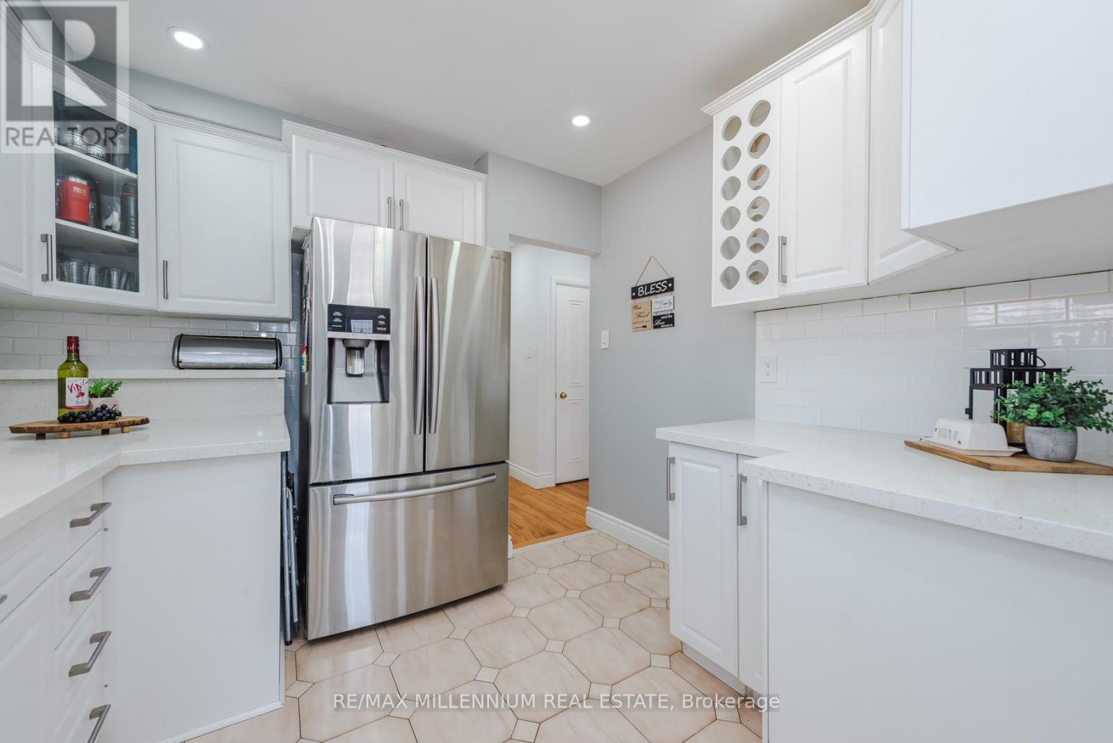 13 Cumberland Drive, Brampton, Ontario  L6V 1W5 - Photo 9 - W12878352