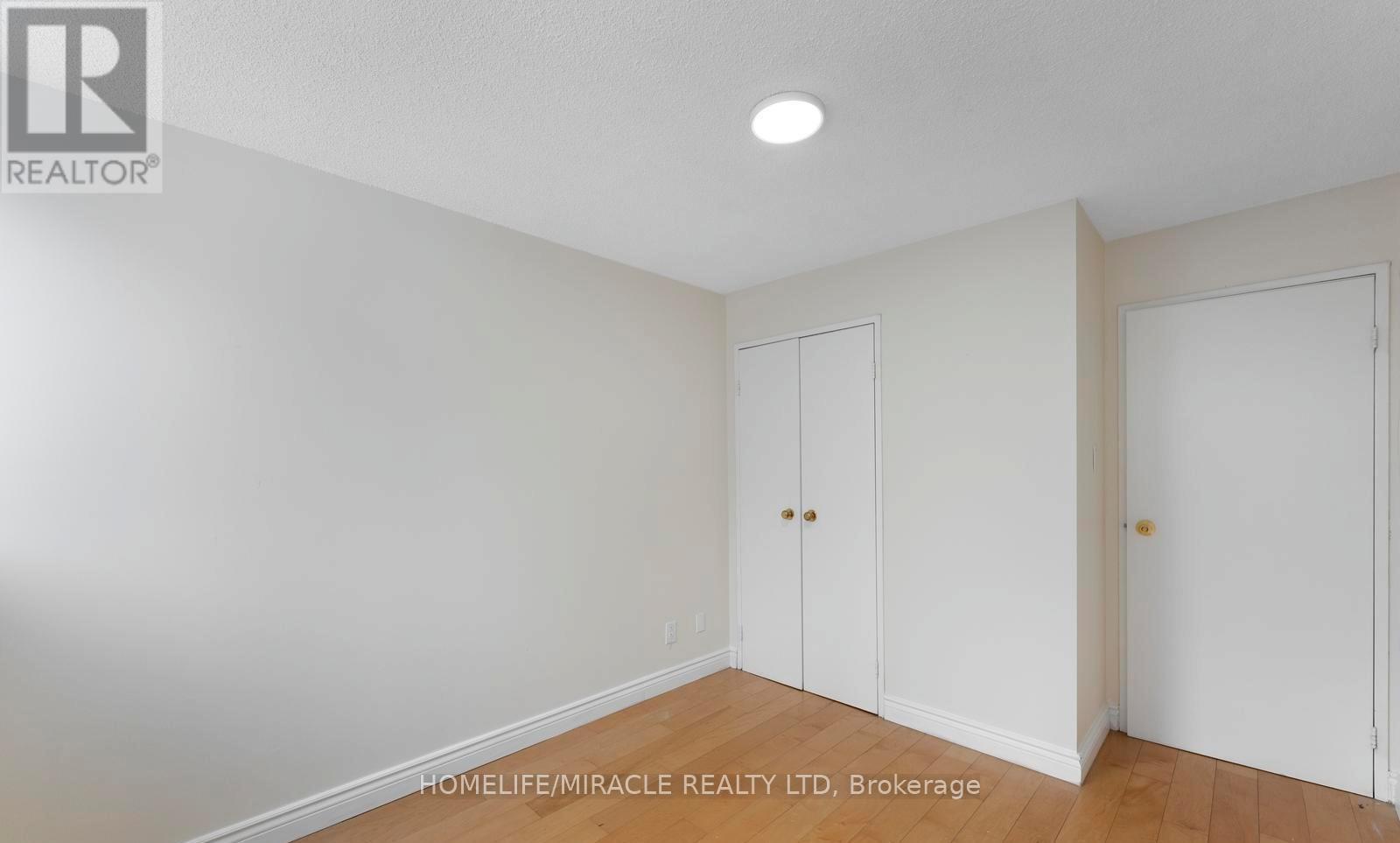 202 - 3700 Kaneff Crescent, Mississauga, Ontario  L5A 4B8 - Photo 10 - W12878356