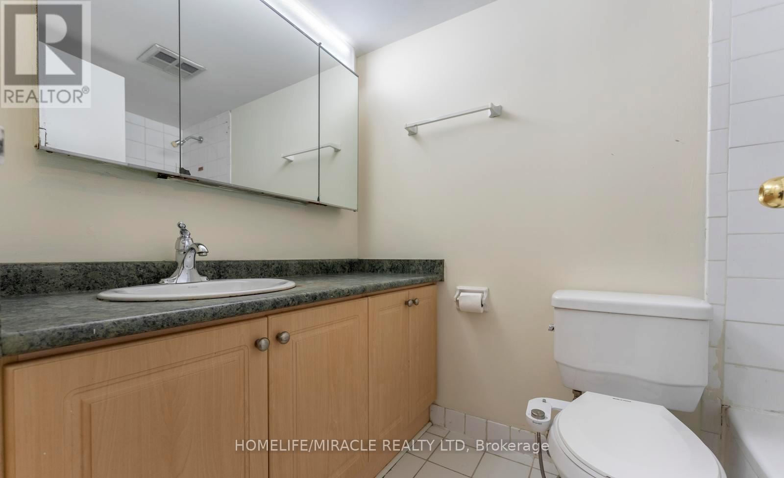 202 - 3700 Kaneff Crescent, Mississauga, Ontario  L5A 4B8 - Photo 11 - W12878356