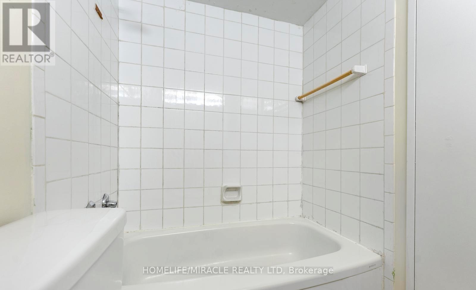 202 - 3700 Kaneff Crescent, Mississauga, Ontario  L5A 4B8 - Photo 12 - W12878356