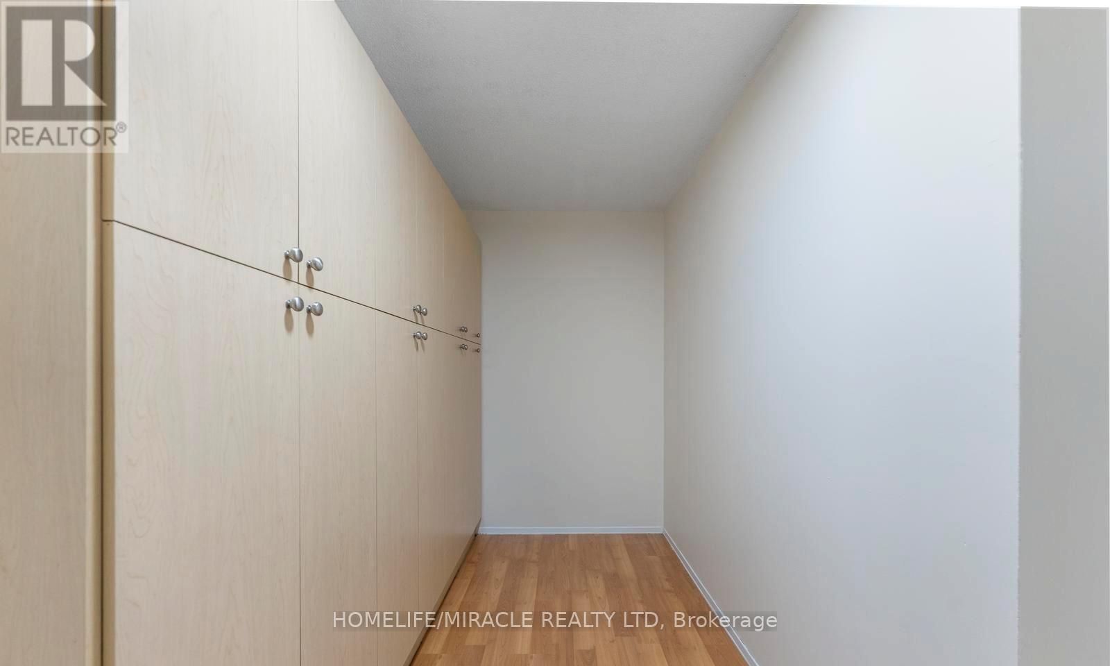 202 - 3700 Kaneff Crescent, Mississauga, Ontario  L5A 4B8 - Photo 21 - W12878356