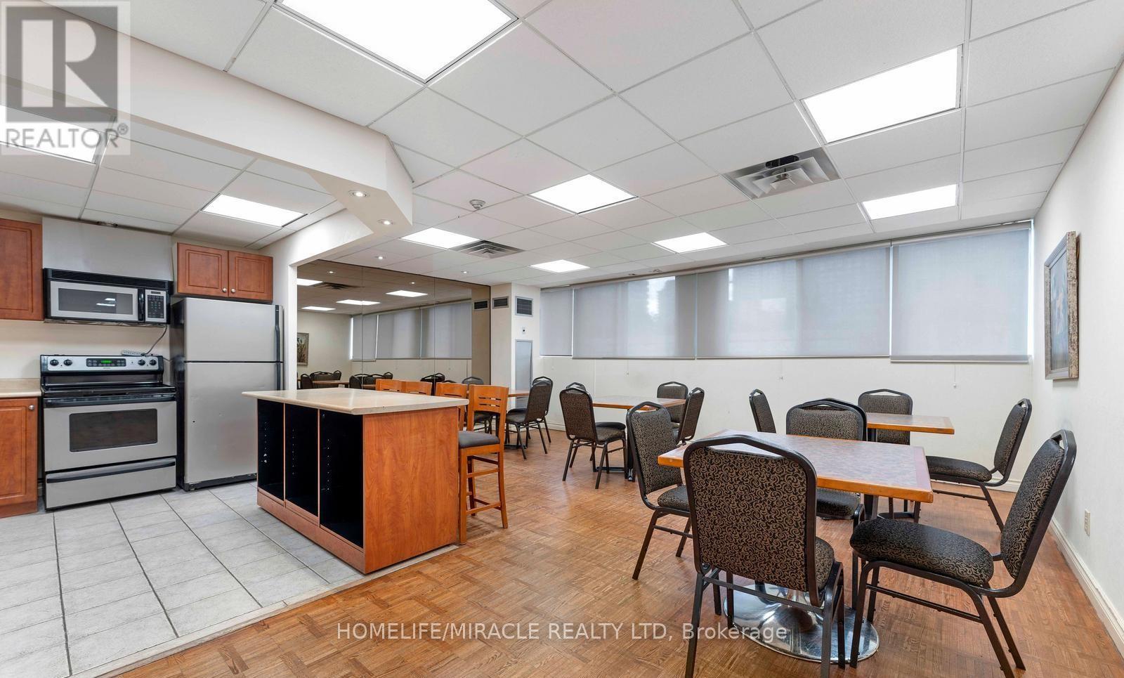 202 - 3700 Kaneff Crescent, Mississauga, Ontario  L5A 4B8 - Photo 30 - W12878356