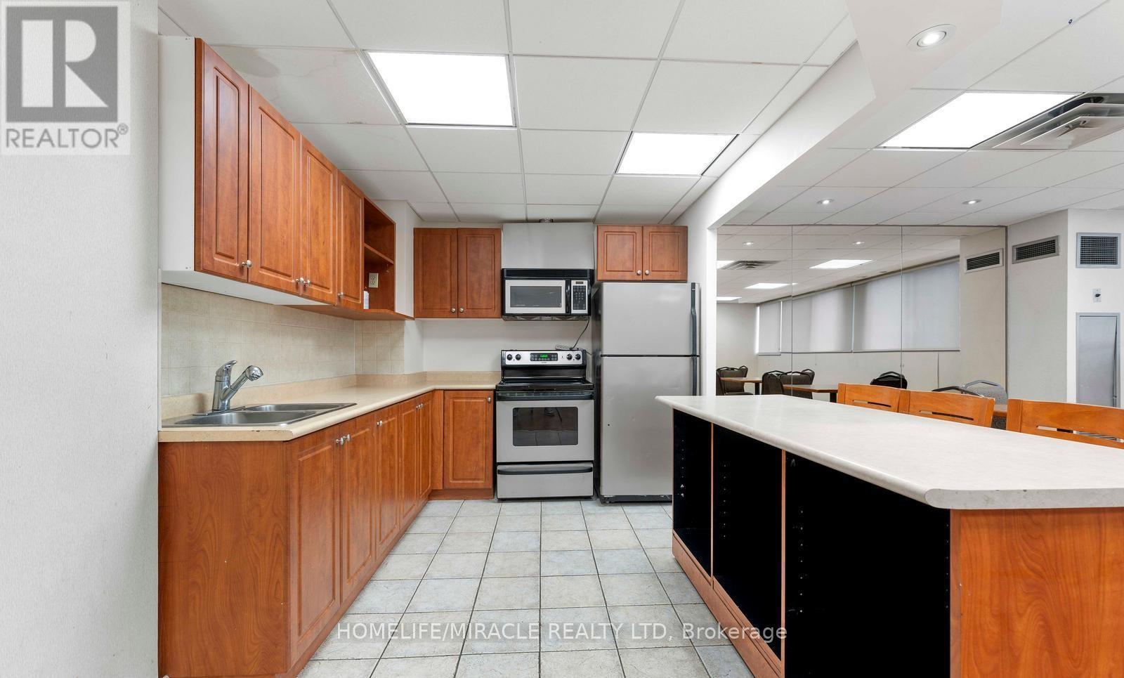 202 - 3700 Kaneff Crescent, Mississauga, Ontario  L5A 4B8 - Photo 31 - W12878356