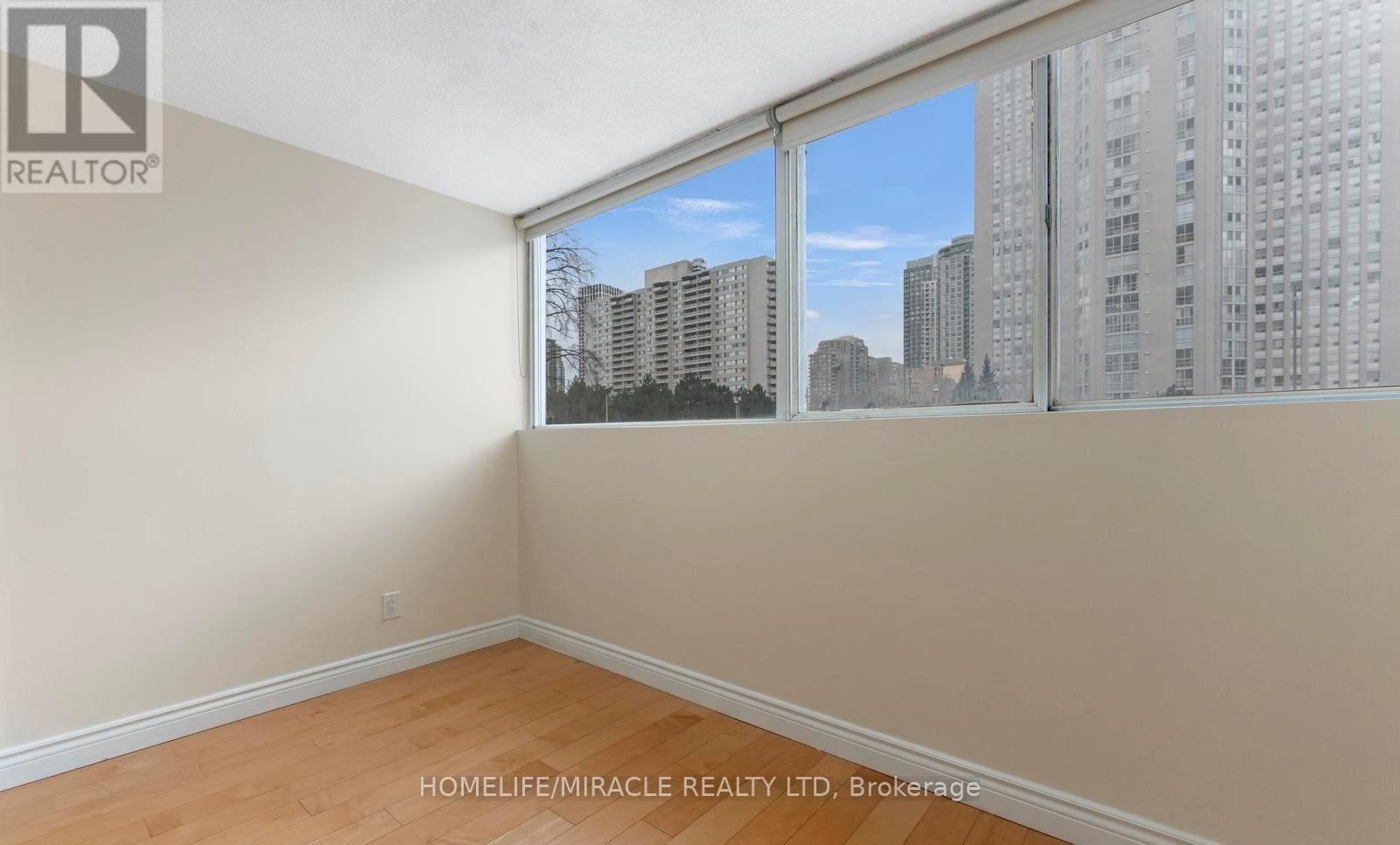 202 - 3700 Kaneff Crescent, Mississauga, Ontario  L5A 4B8 - Photo 6 - W12878356