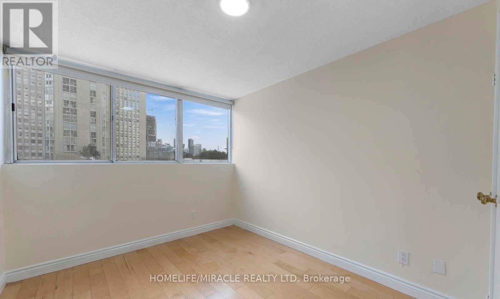 202 - 3700 Kaneff Crescent, Mississauga, Ontario  L5A 4B8 - Photo 9 - W12878356