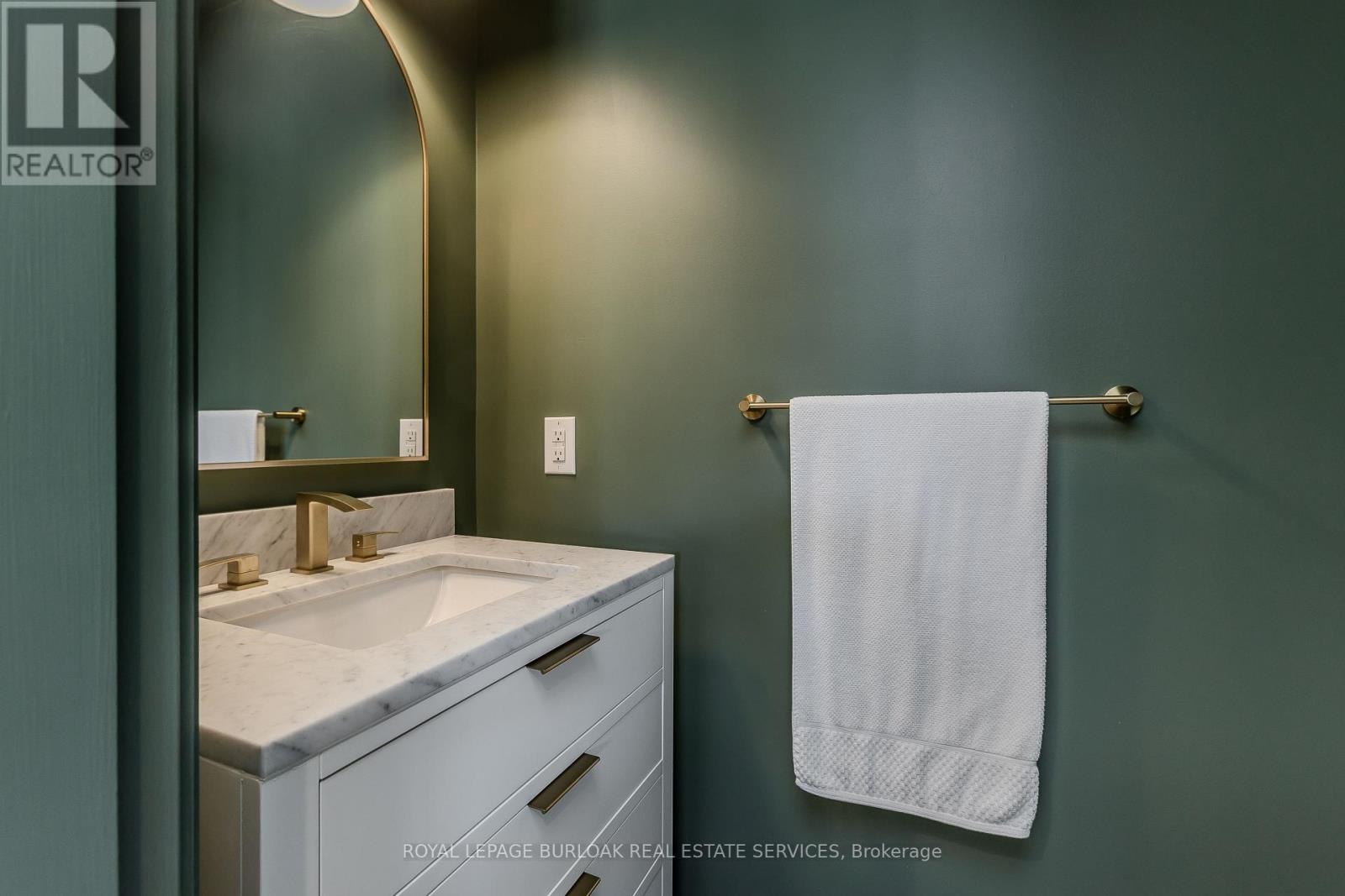 3029 Eva Drive, Burlington, Ontario  L7N 2K3 - Photo 13 - W12878360