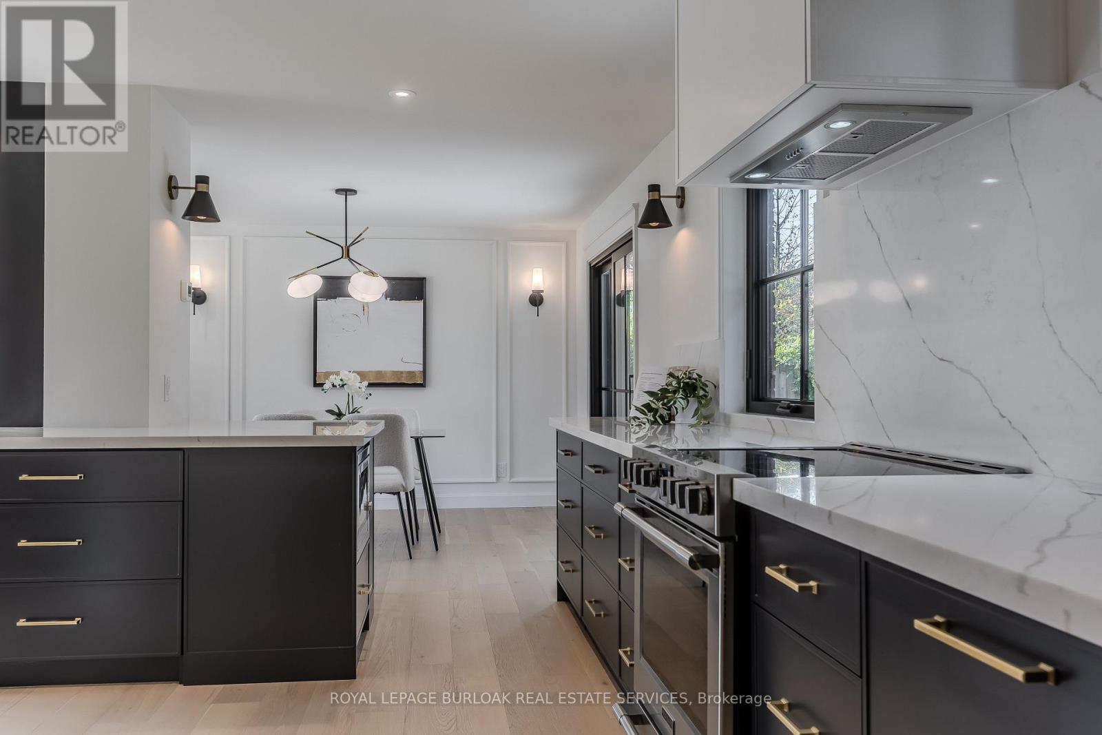 3029 Eva Drive, Burlington, Ontario  L7N 2K3 - Photo 4 - W12878360