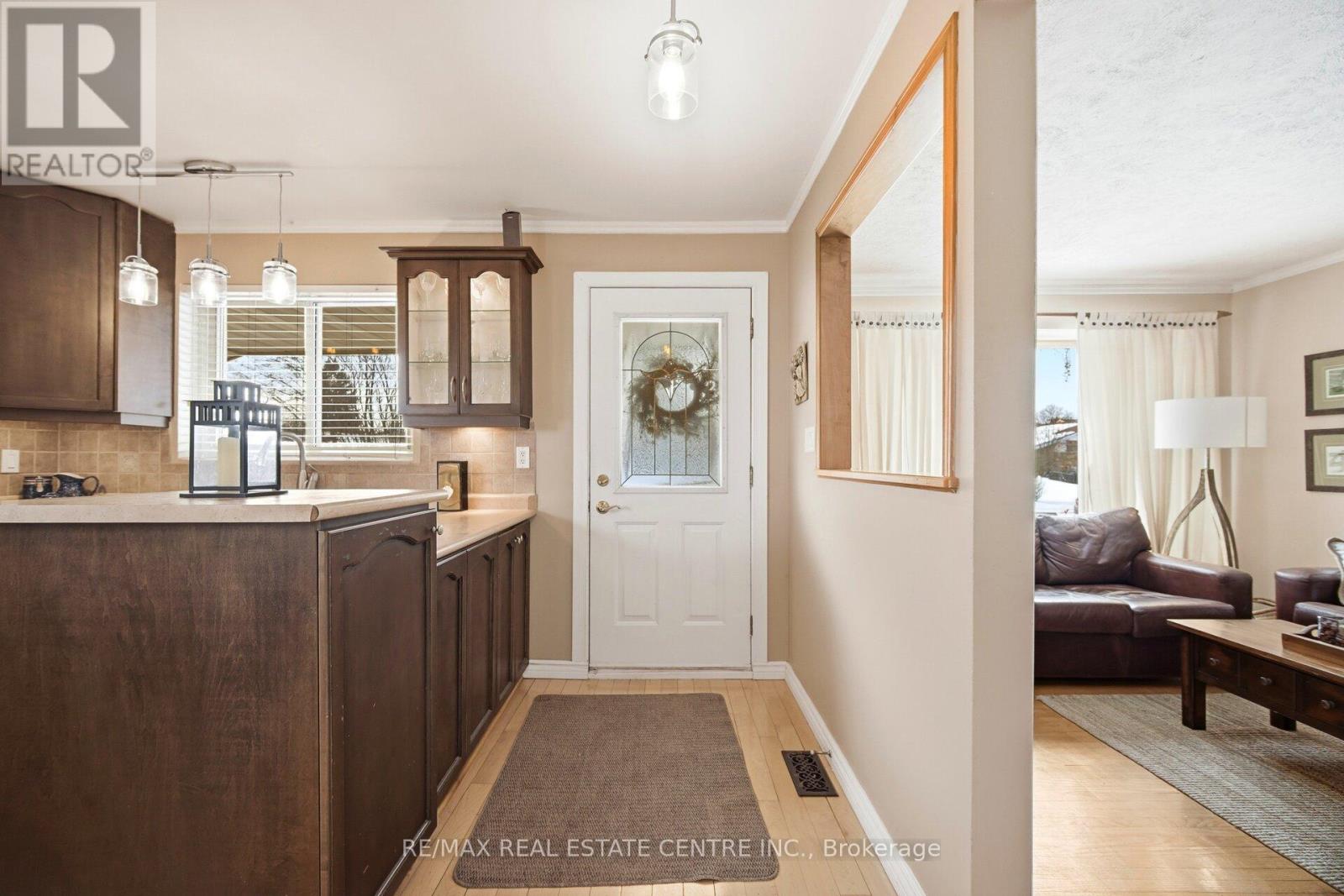 14 Northwood Drive, Brampton, Ontario  L6X 2L2 - Photo 11 - W12878386