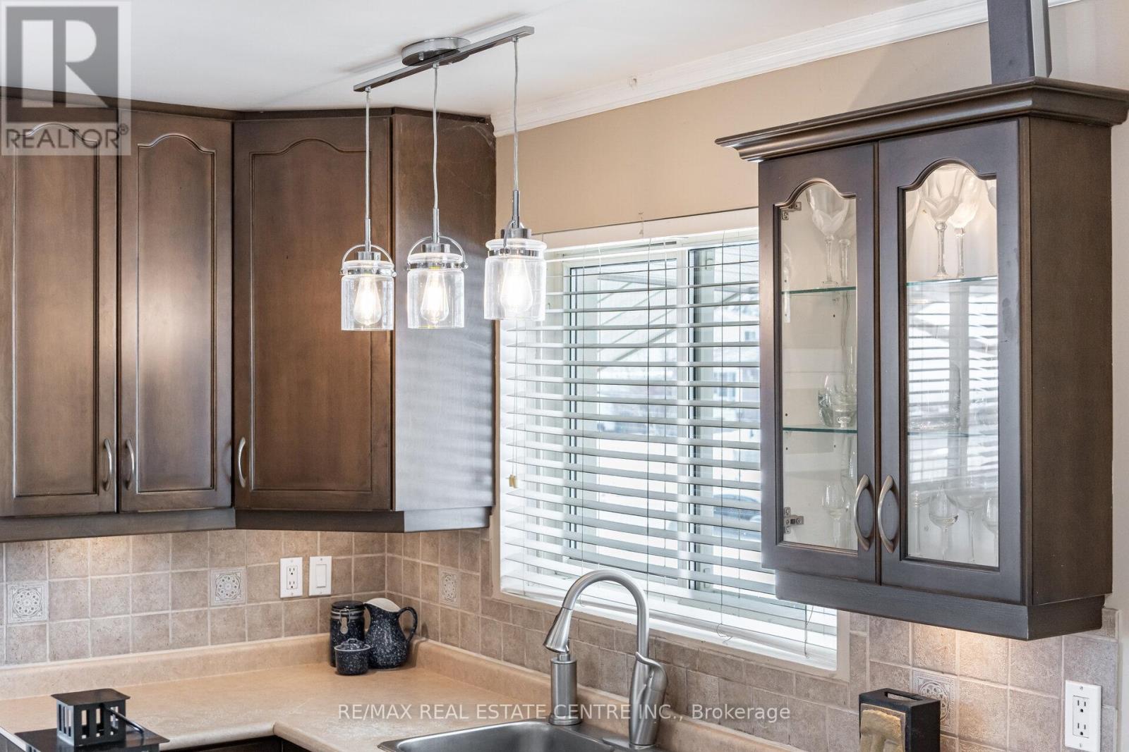 14 Northwood Drive, Brampton, Ontario  L6X 2L2 - Photo 12 - W12878386