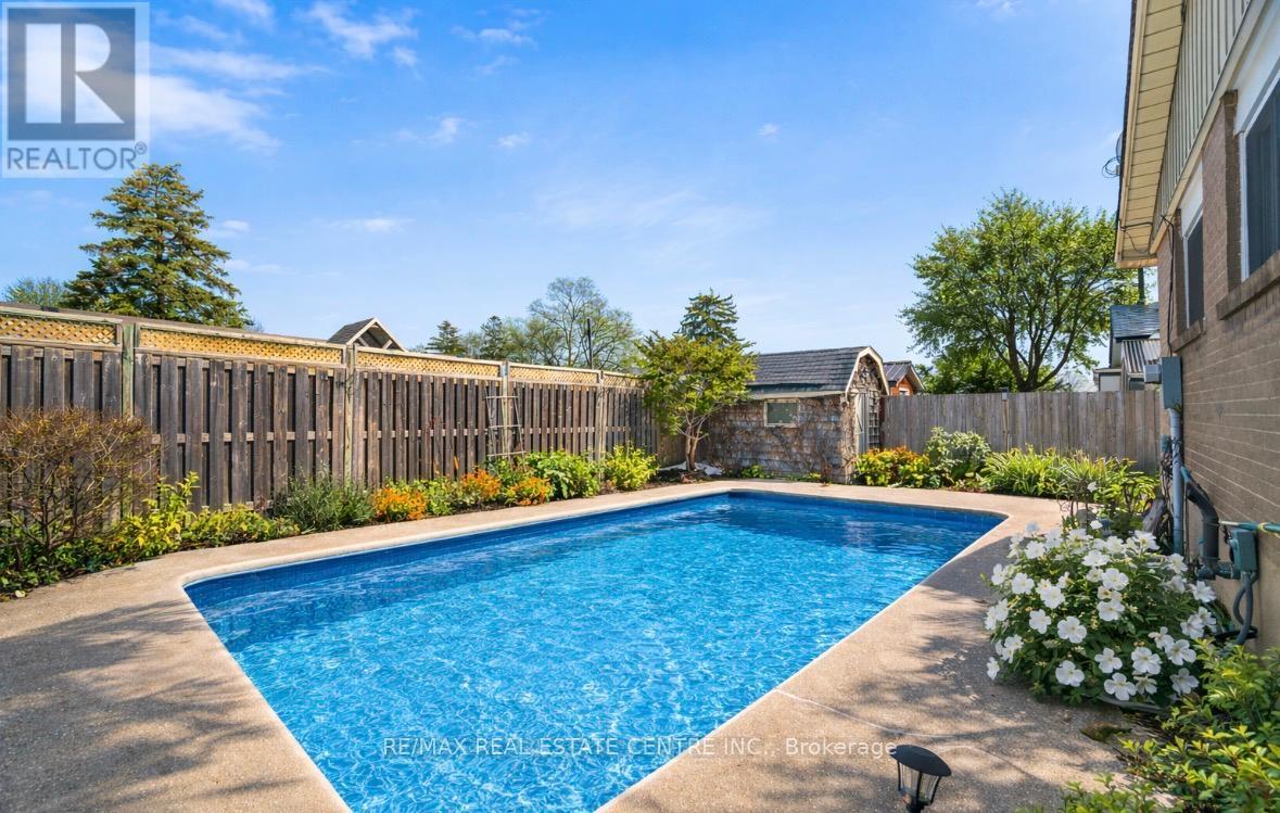 14 Northwood Drive, Brampton, Ontario  L6X 2L2 - Photo 5 - W12878386