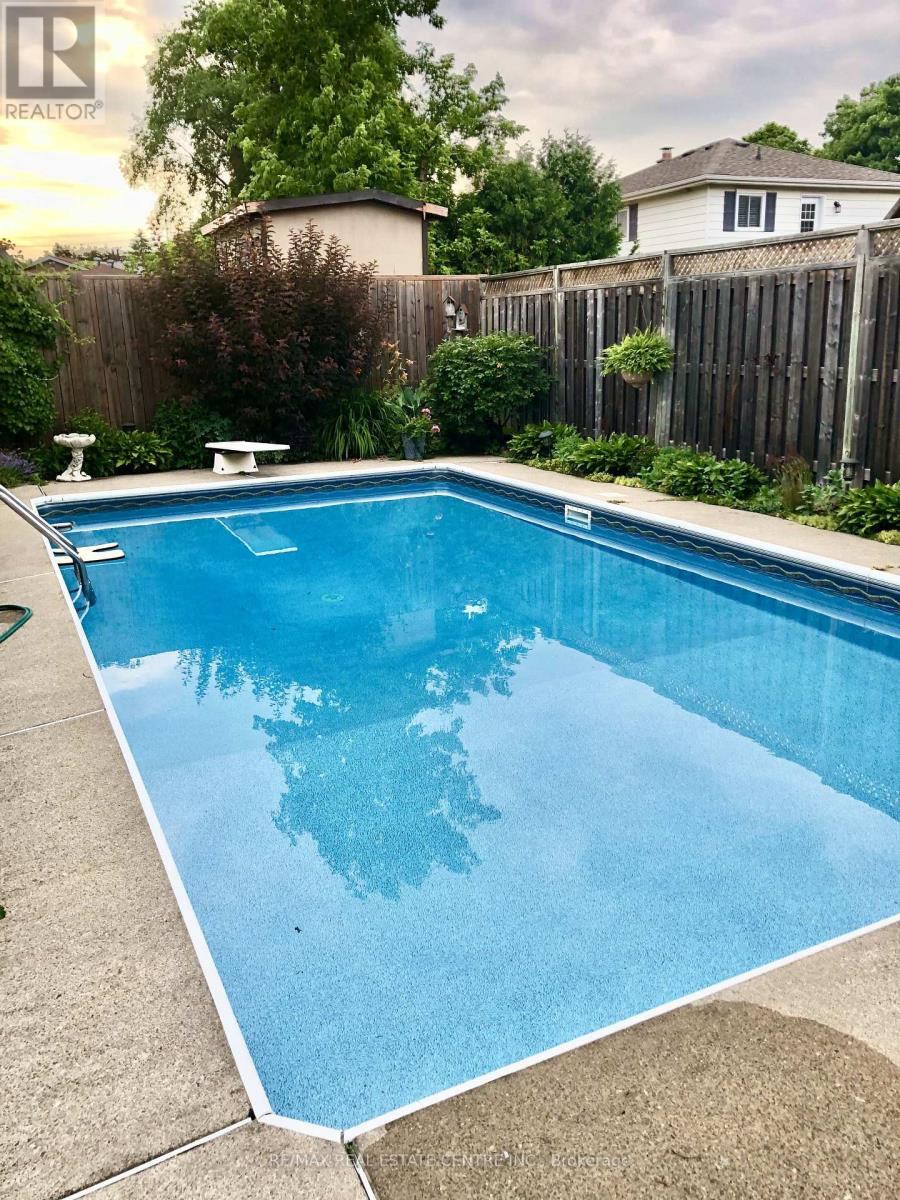 14 Northwood Drive, Brampton, Ontario  L6X 2L2 - Photo 7 - W12878386