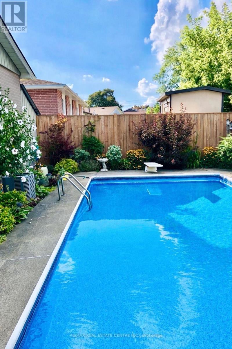 14 Northwood Drive, Brampton, Ontario  L6X 2L2 - Photo 8 - W12878386