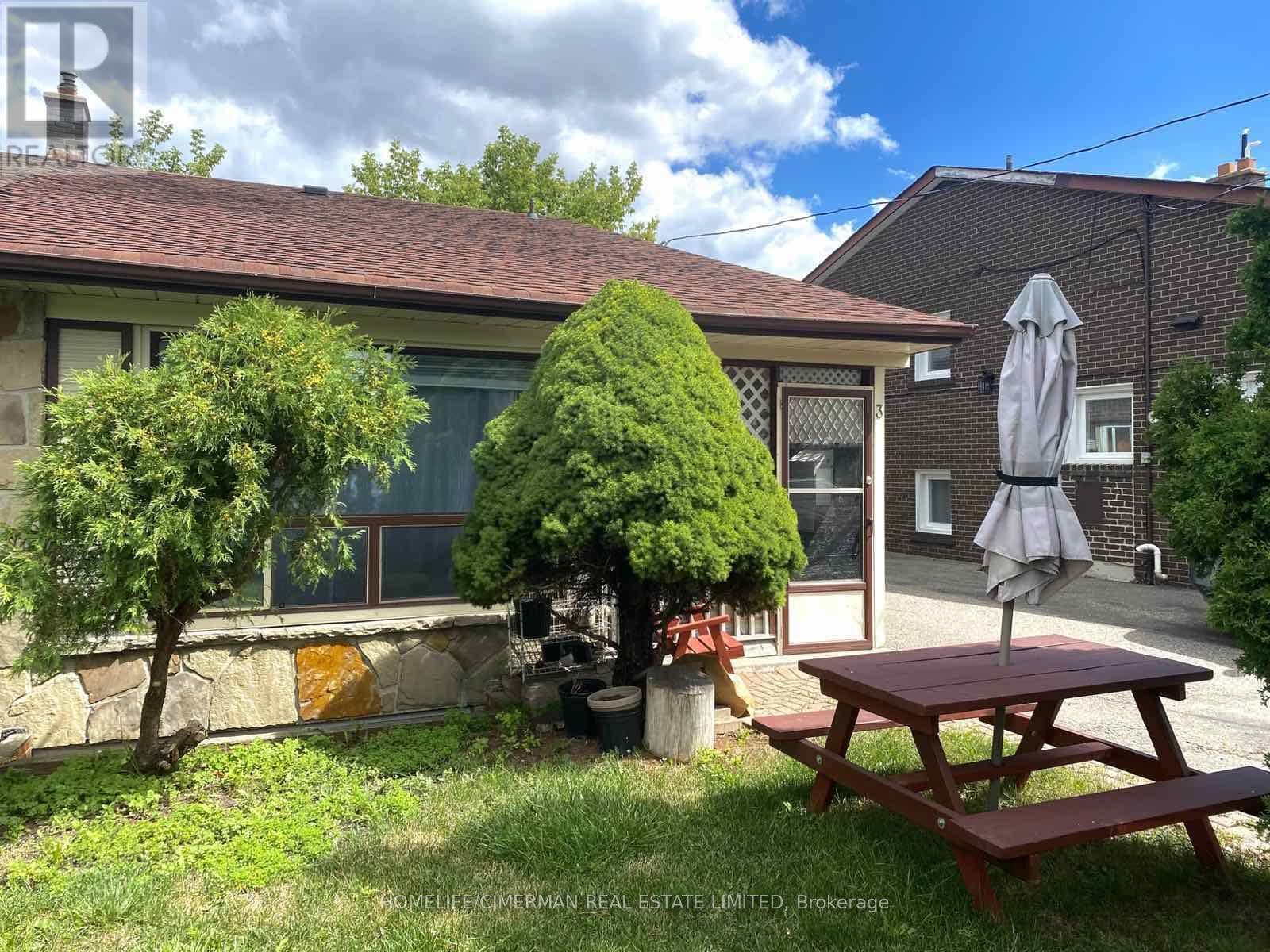 3 BENTON STREET, Brampton, Ontario