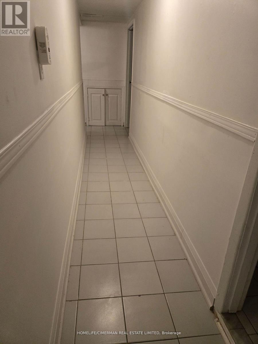 3 Benton Street, Brampton (Bram East), Ontario  L6W 3B8 - Photo 8 - W12878406