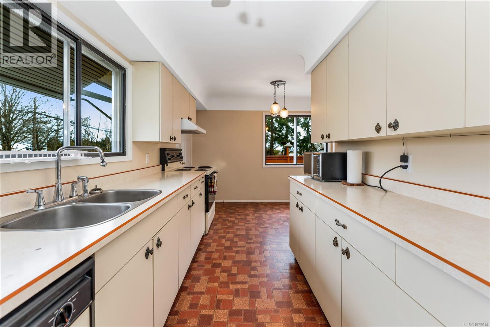 4987 Wesley Rd, Saanich, British Columbia  V8Y 1Z1 - Photo 19 - 1028614