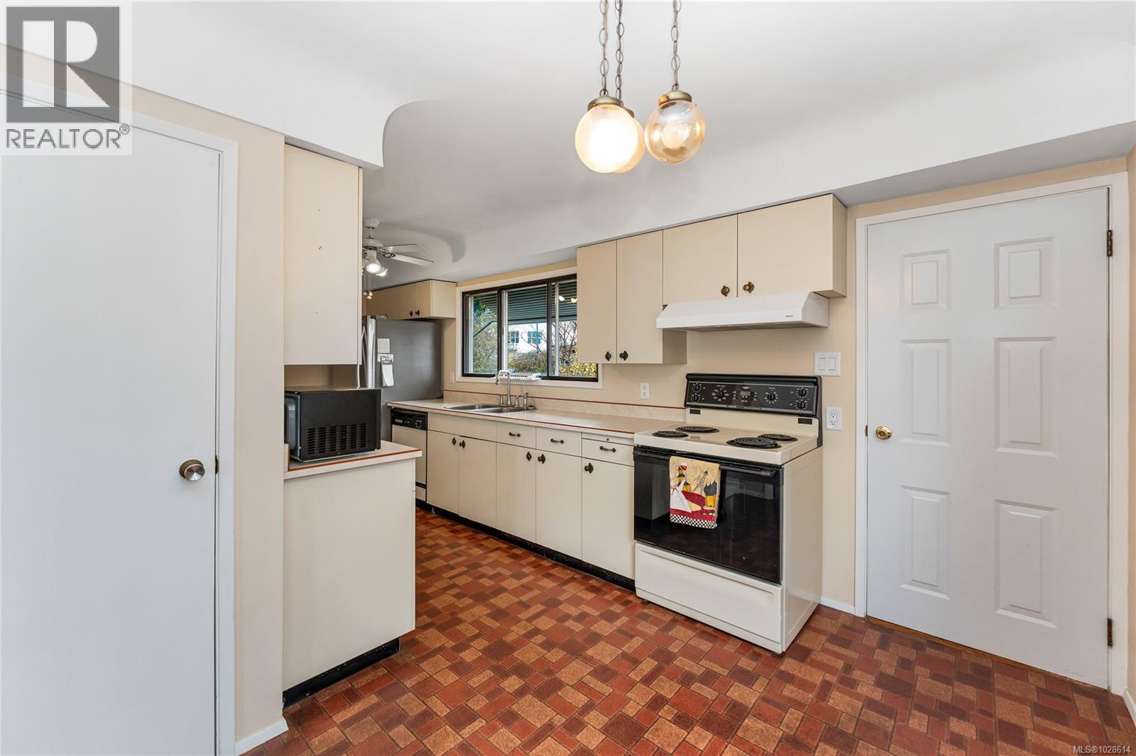 4987 Wesley Rd, Saanich, British Columbia  V8Y 1Z1 - Photo 20 - 1028614