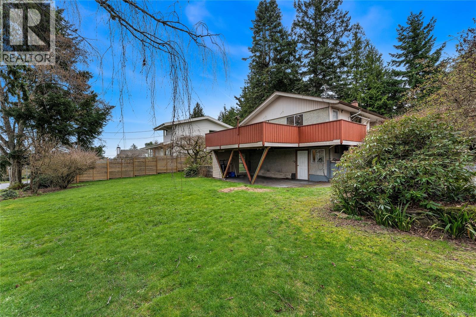 4987 Wesley Rd, Saanich, British Columbia  V8Y 1Z1 - Photo 4 - 1028614