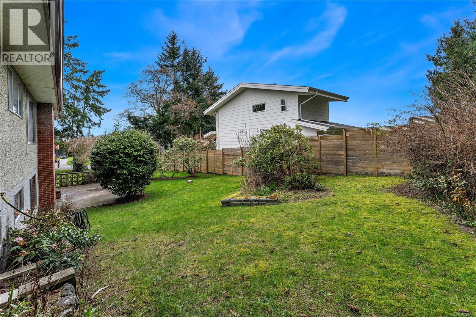 4987 Wesley Rd, Saanich, British Columbia  V8Y 1Z1 - Photo 6 - 1028614