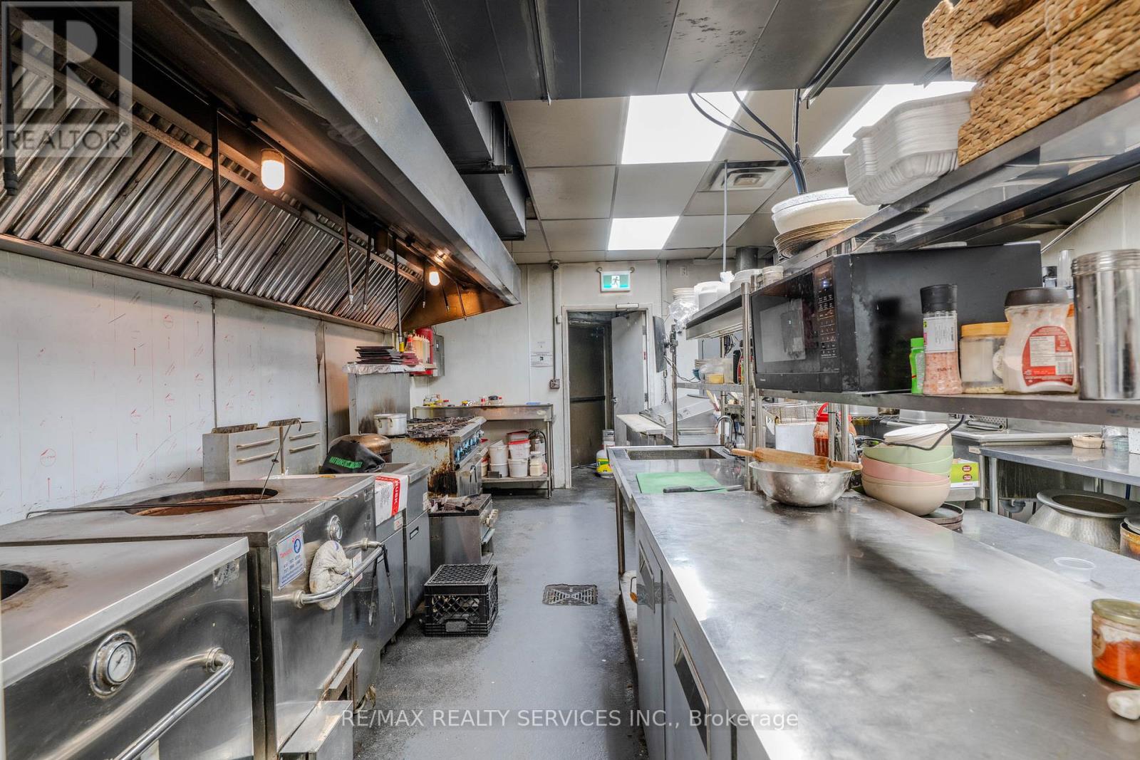 2055 Dundas Street, Mississauga, Ontario  L4X 2W1 - Photo 2 - W12735756