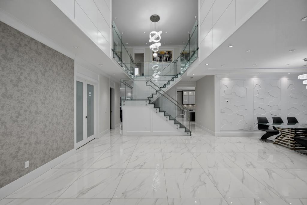 6899 Clevedon Drive, Surrey, British Columbia  V3W 6H6 - Photo 3 - R3098780