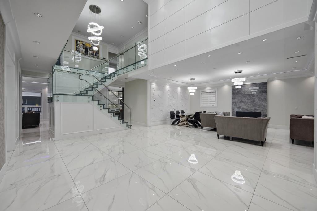 6899 Clevedon Drive, Surrey, British Columbia  V3W 6H6 - Photo 2 - R3098780