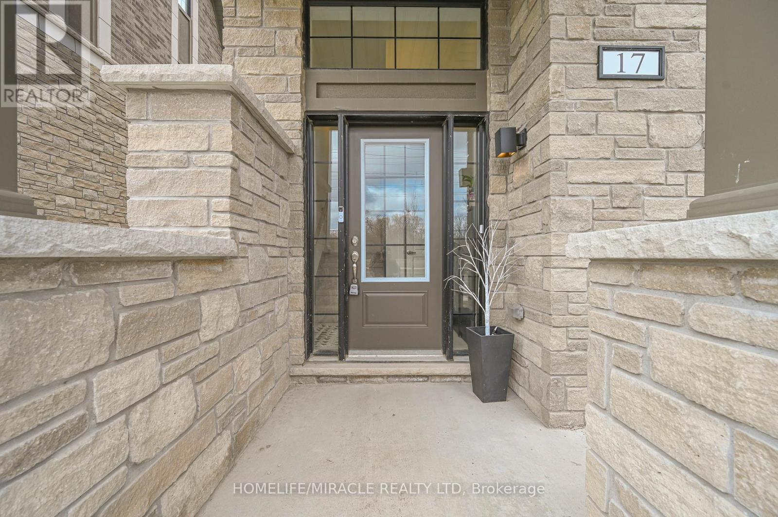 17 Selfridge Way, Whitby, Ontario  L1N 0N9 - Photo 2 - E12878252