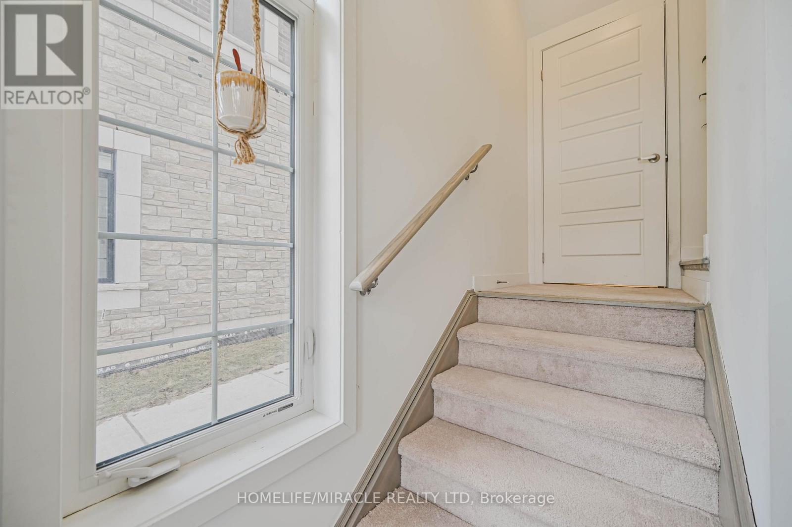 17 Selfridge Way, Whitby, Ontario  L1N 0N9 - Photo 5 - E12878252