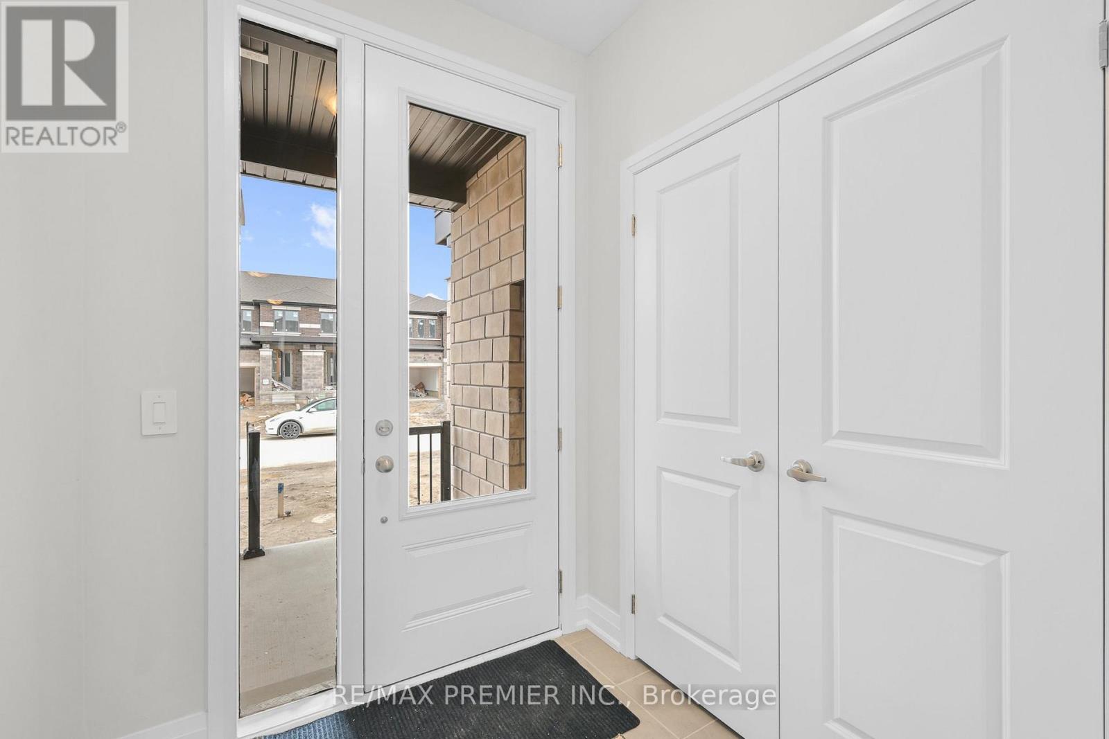 138 Corley Street, Kawartha Lakes (Lindsay), Ontario  K9V 0R4 - Photo 2 - X12876598